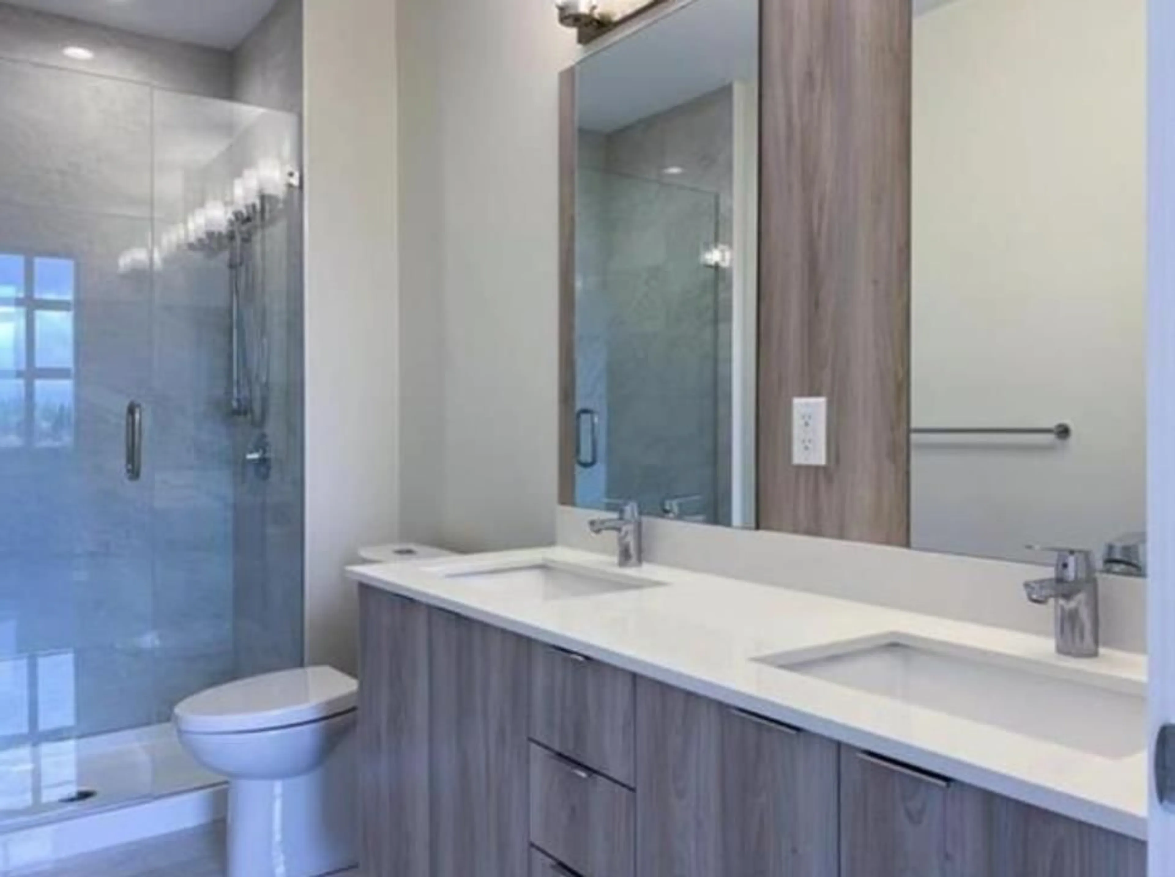 Contemporary bathroom, ceramic/tile floor for 514 - 6950 NICHOLSON ROAD, Delta British Columbia V4E0A9