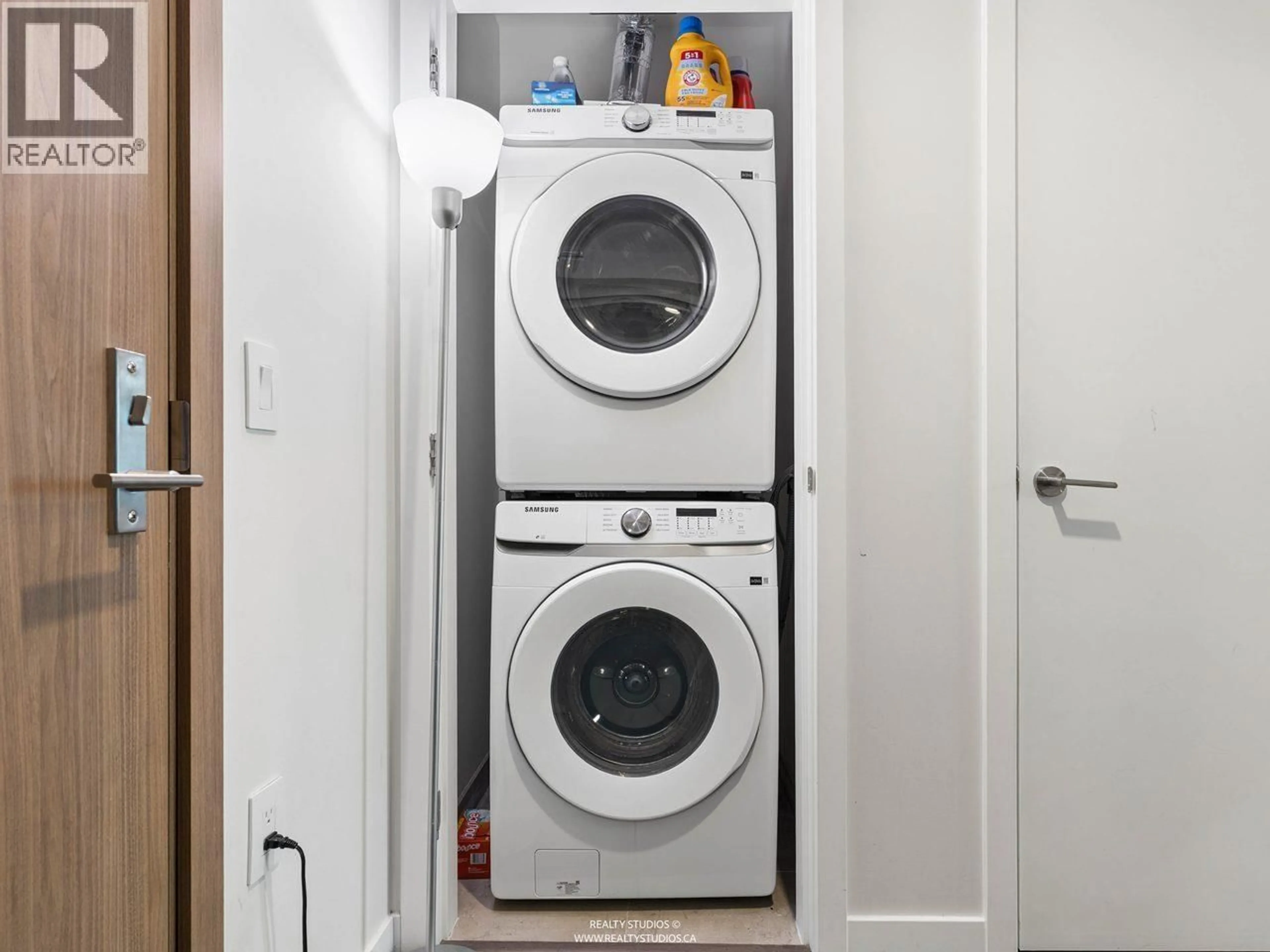 Laundry room for 4808 - 2108 GILMORE AVENUE, Burnaby British Columbia V5C0N8