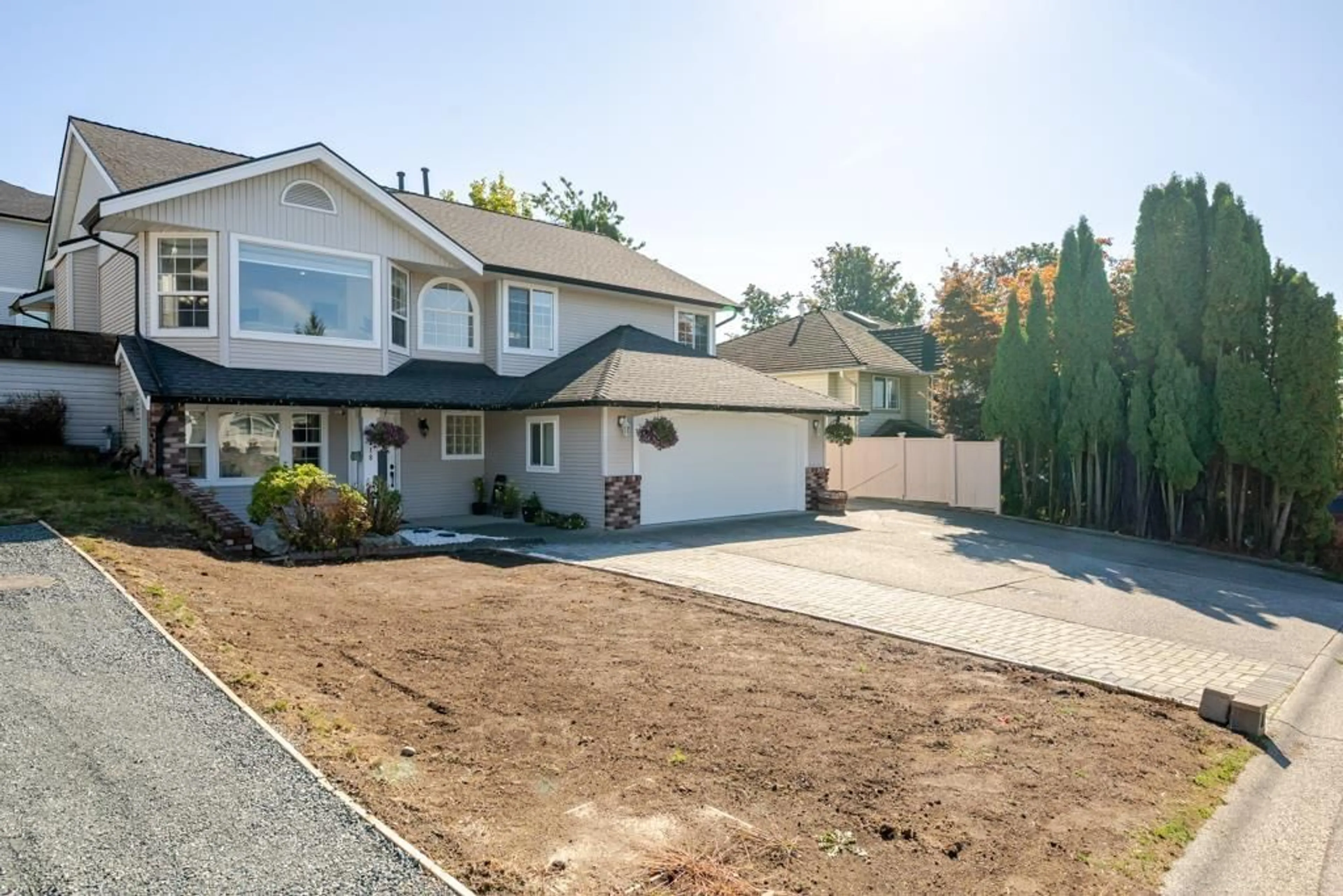 Home with vinyl exterior material, street for 31518 SOUTHERN DRIVE, Abbotsford British Columbia V2T5P1