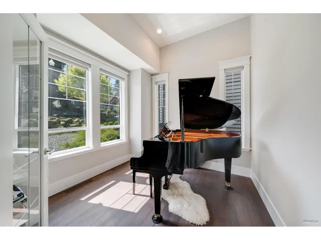 2862 HELC PLACE, Surrey 2