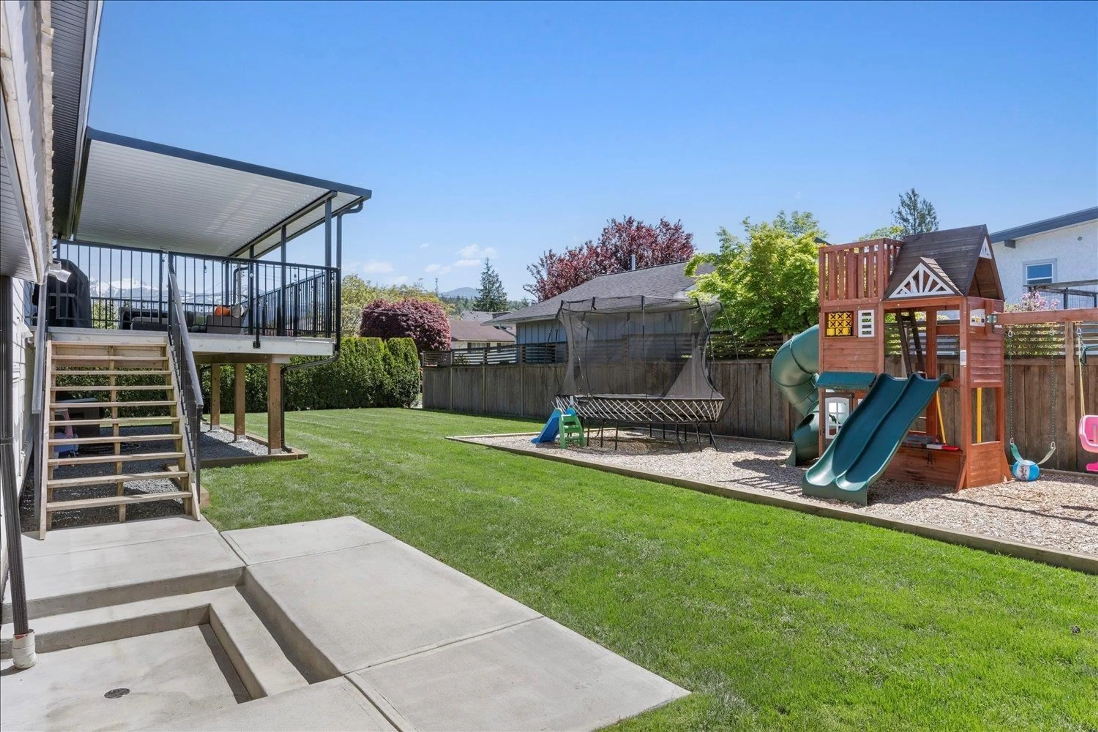 Patio, street for 46520 ELLIOTT AVENUE, Chilliwack British Columbia V2P6L3