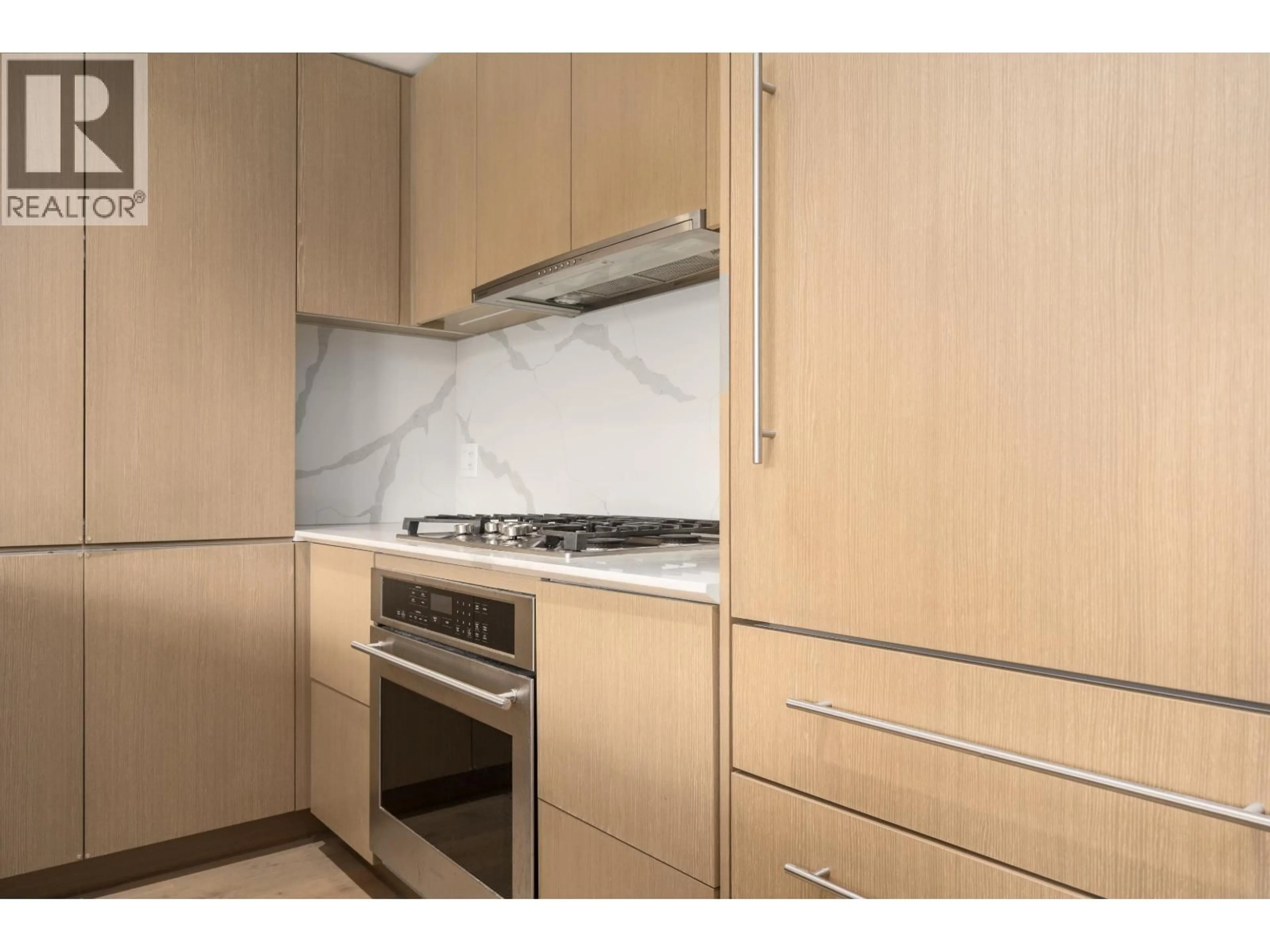 Standard kitchen, wood/laminate floor for 308 - 5089 QUEBEC STREET, Vancouver British Columbia V5W0E5