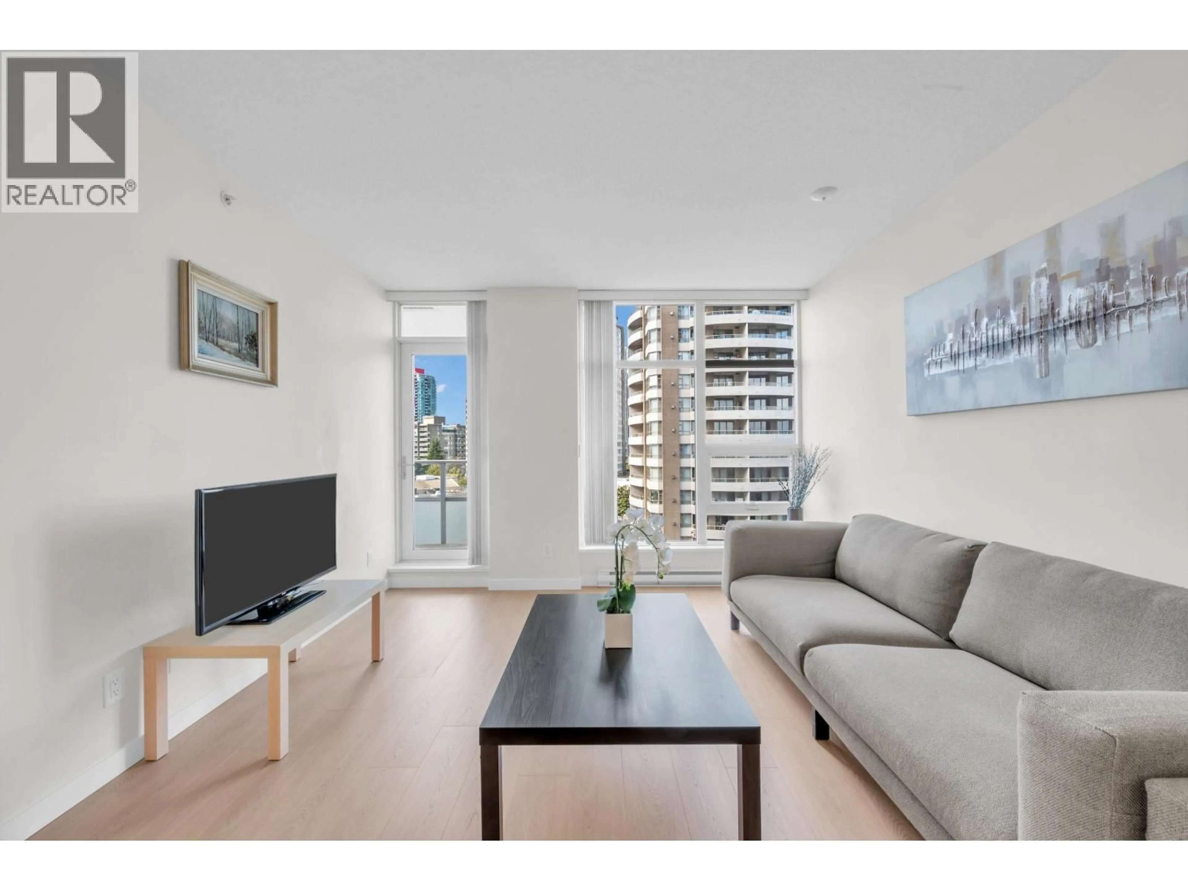 Living room with furniture, unknown for 908 - 4880 BENNETT STREET, Burnaby British Columbia V5H0C1