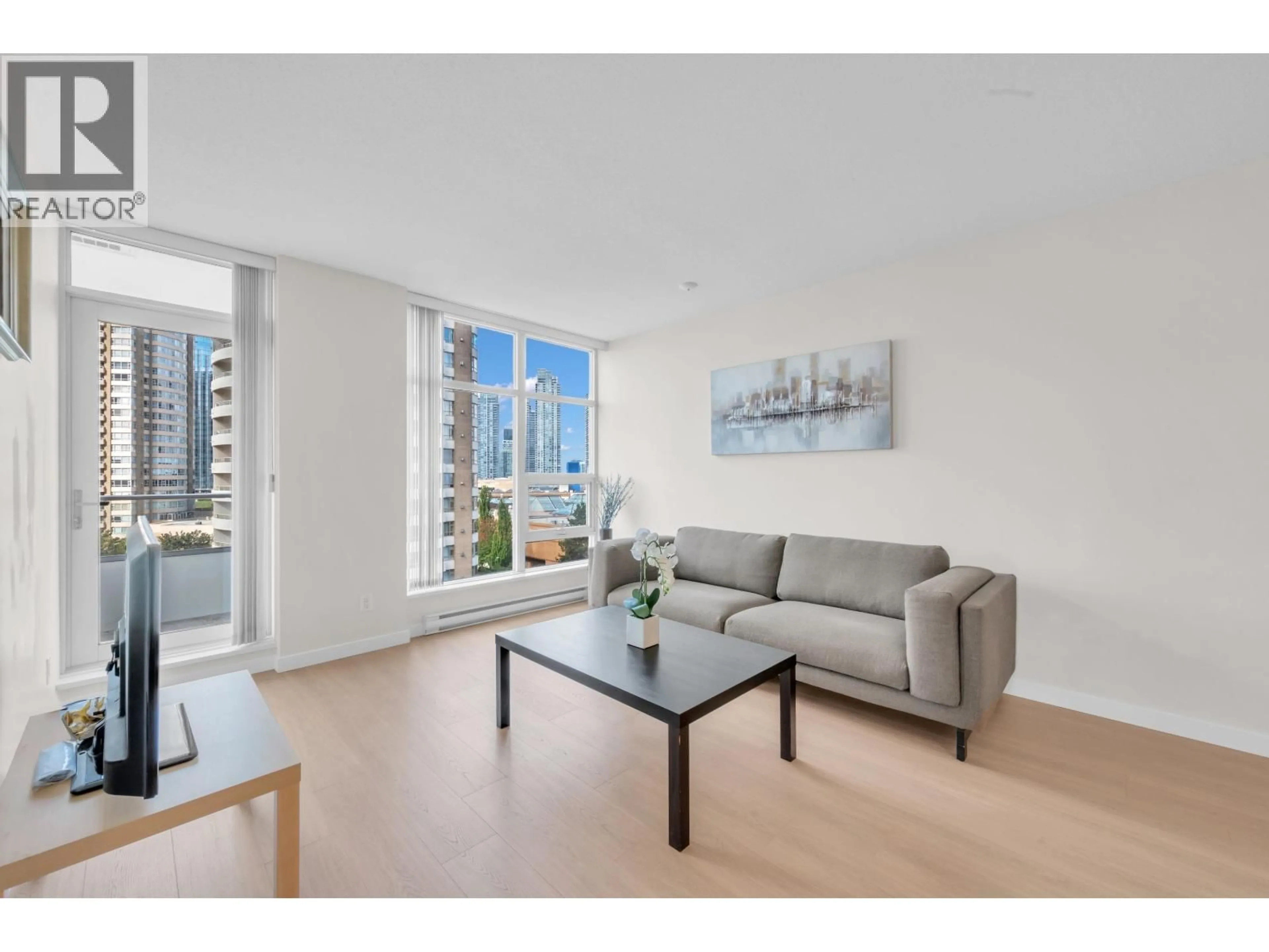 Living room with furniture, wood/laminate floor for 908 - 4880 BENNETT STREET, Burnaby British Columbia V5H0C1