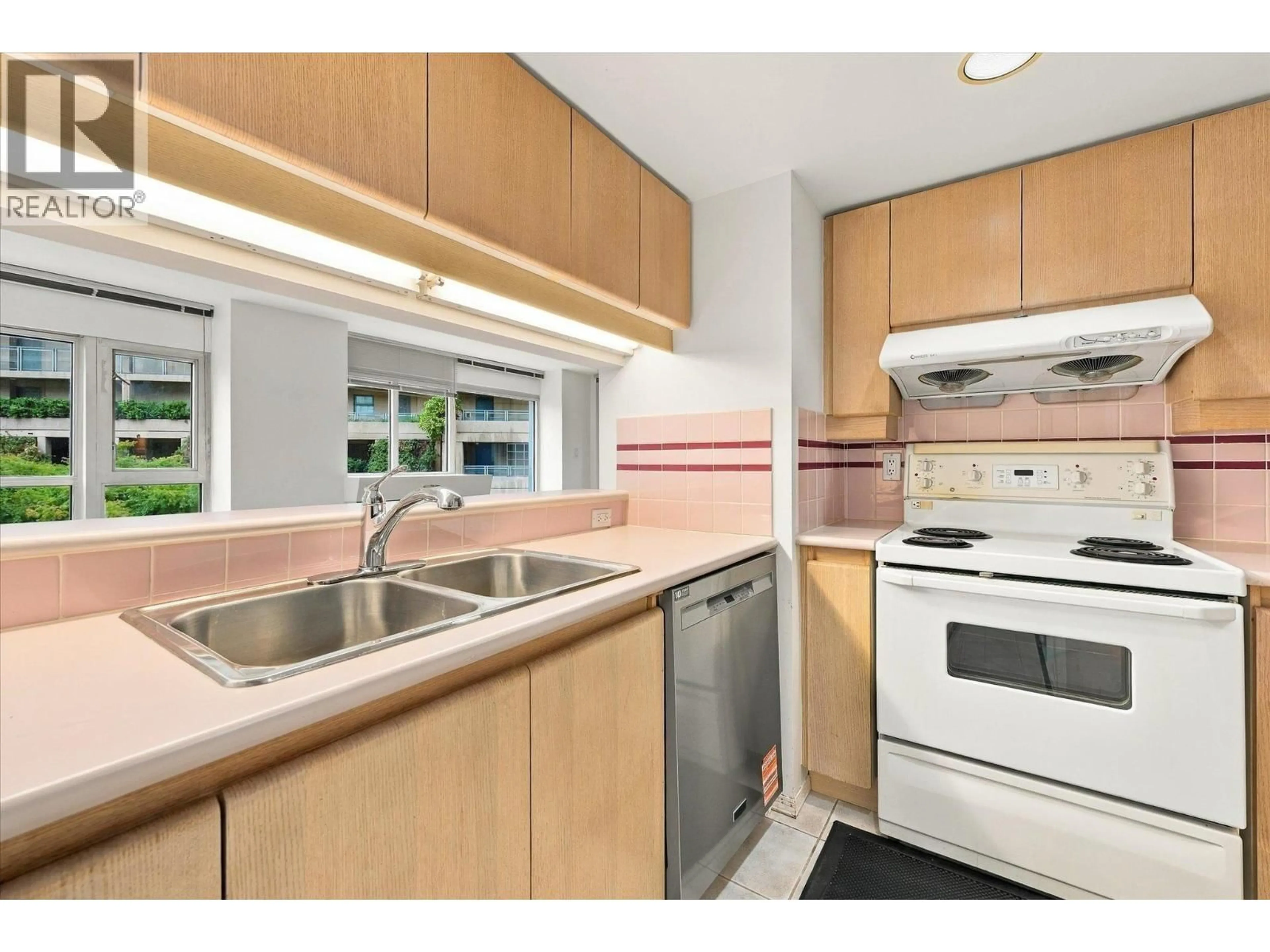 Standard kitchen, unknown for 603 - 183 KEEFER PLACE, Vancouver British Columbia V6B6B9