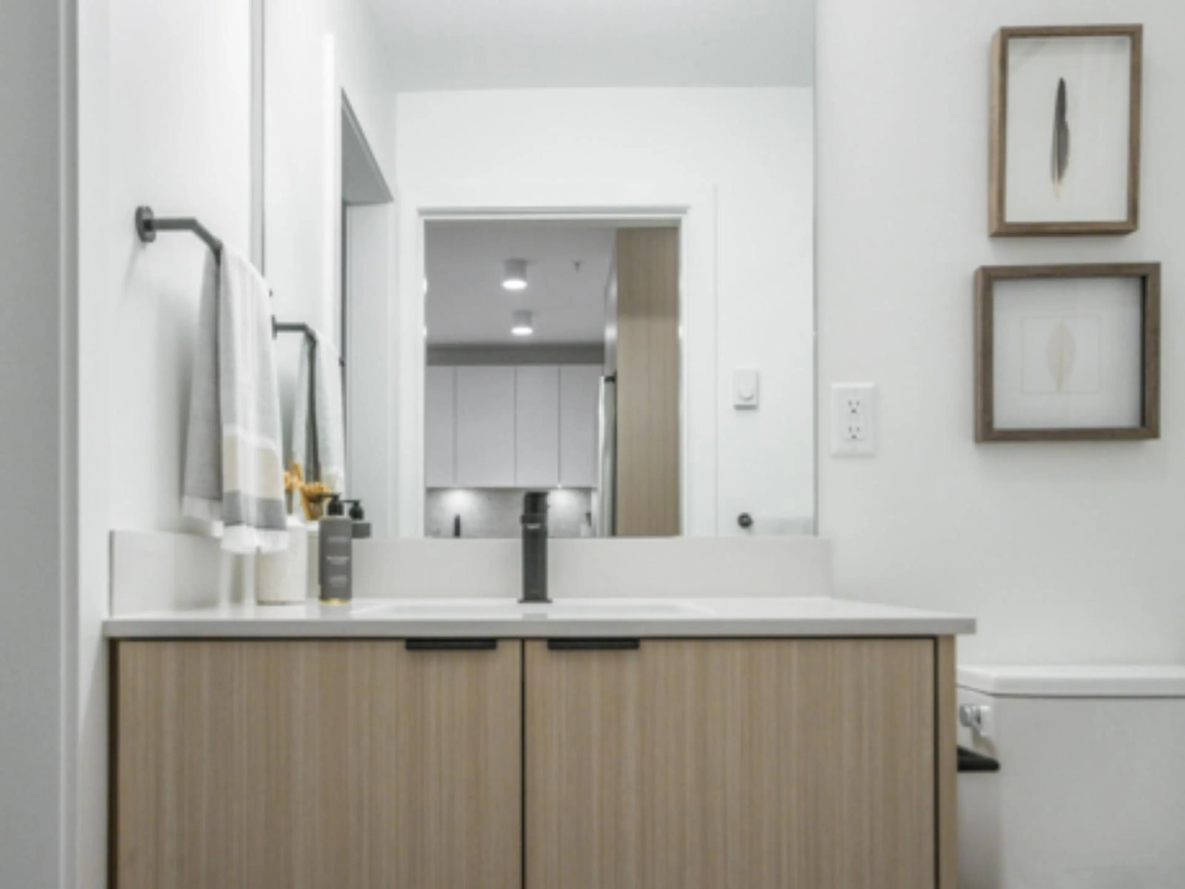 Standard bathroom, ceramic/tile floor for 401 - 20769 FRASER HIGHWAY, Langley British Columbia V3A4G4