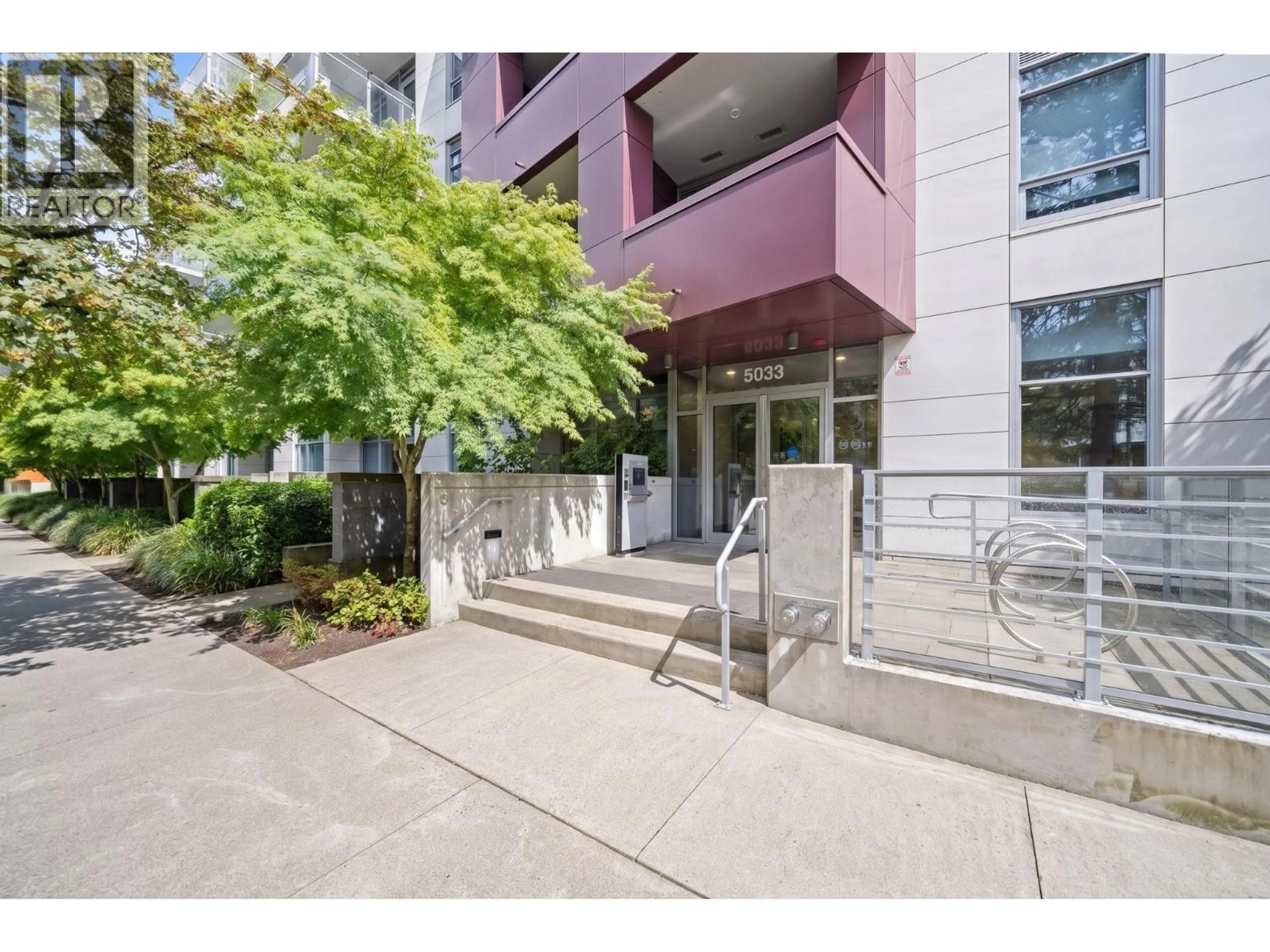 Indoor foyer for 401 - 5033 CAMBIE STREET, Vancouver British Columbia V5Z0H6