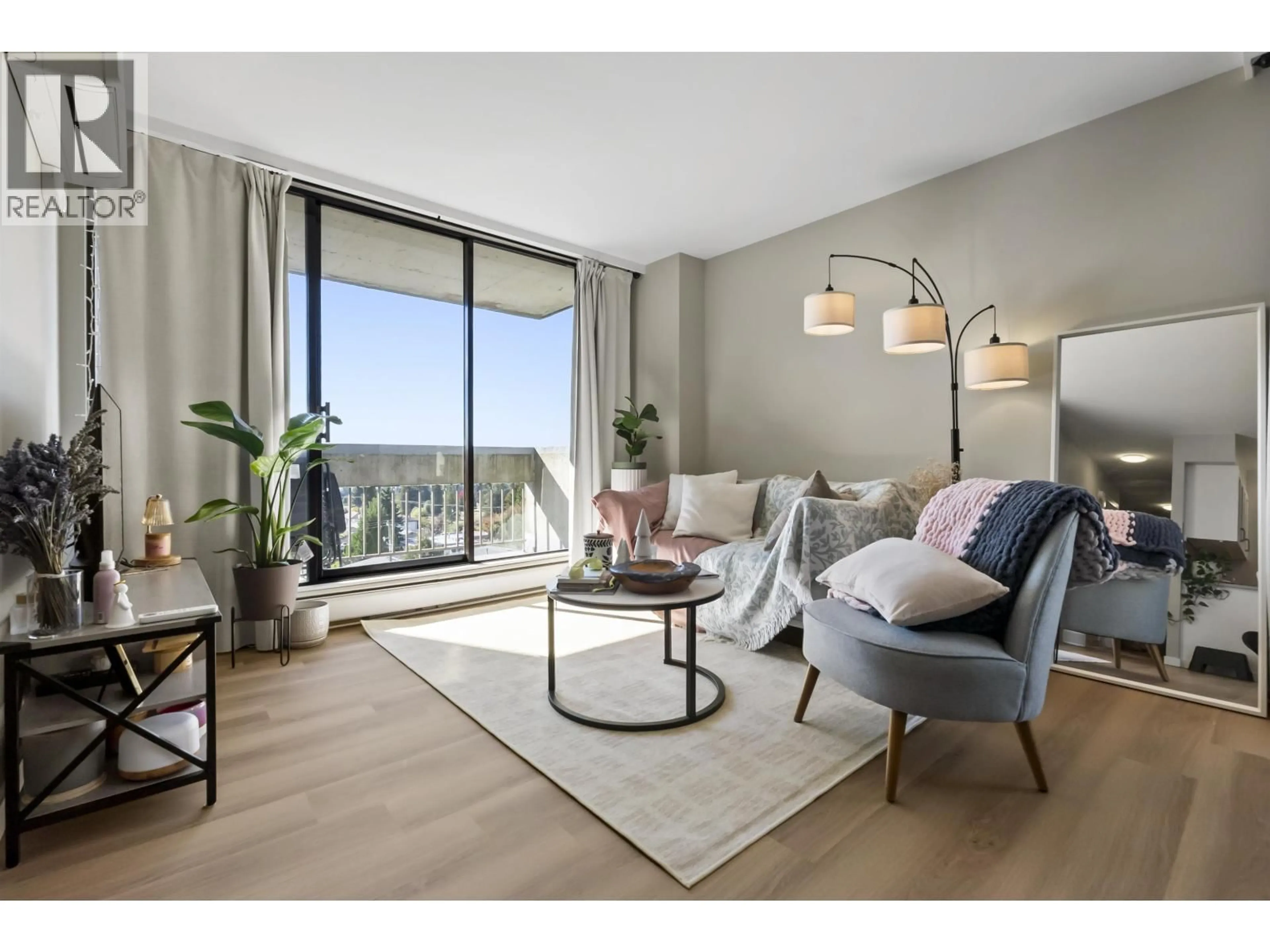 Living room with furniture, unknown for 706 - 6759 WILLINGDON AVENUE, Burnaby British Columbia V5H3Y9