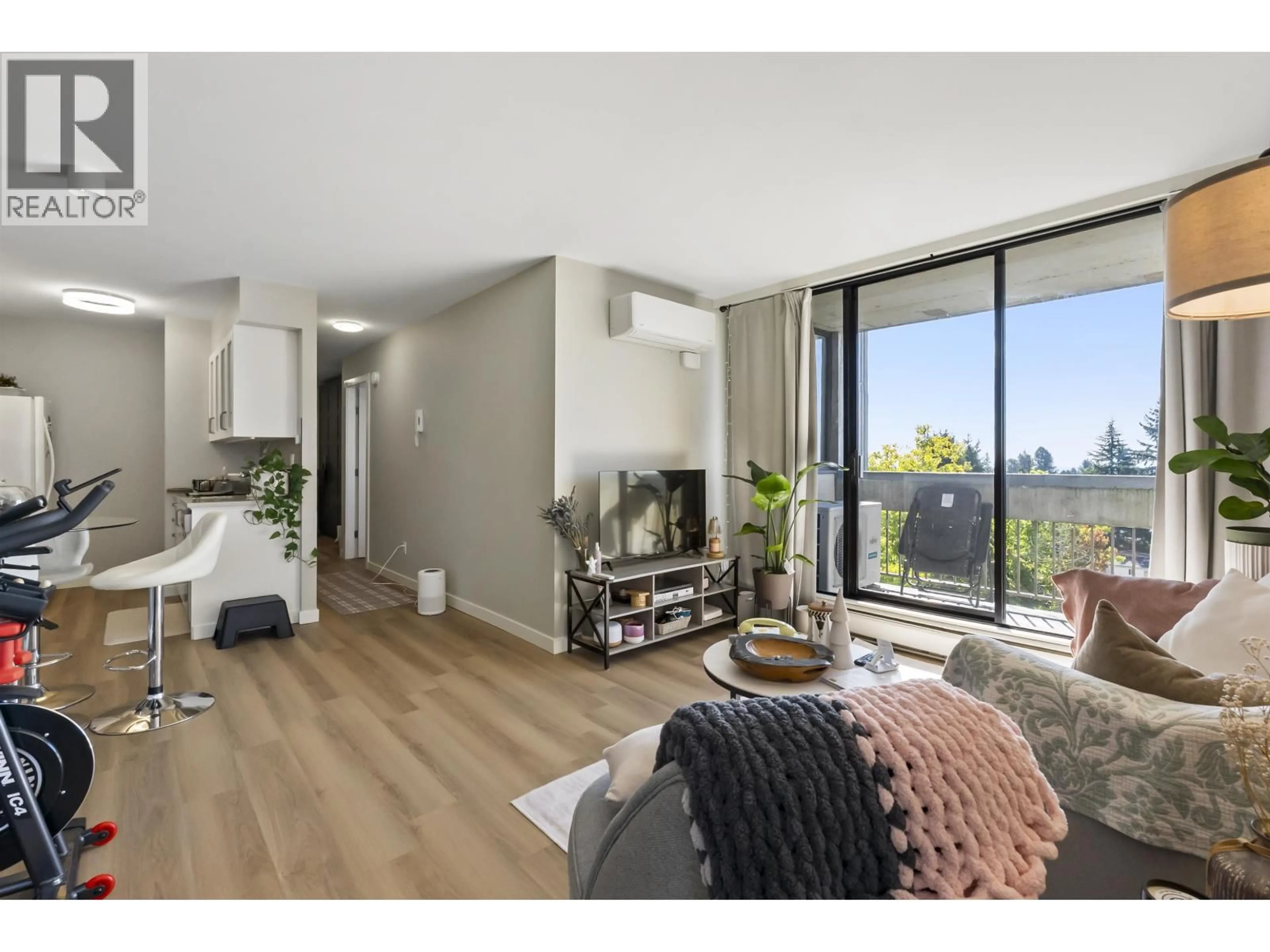 A pic of a room for 706 - 6759 WILLINGDON AVENUE, Burnaby British Columbia V5H3Y9