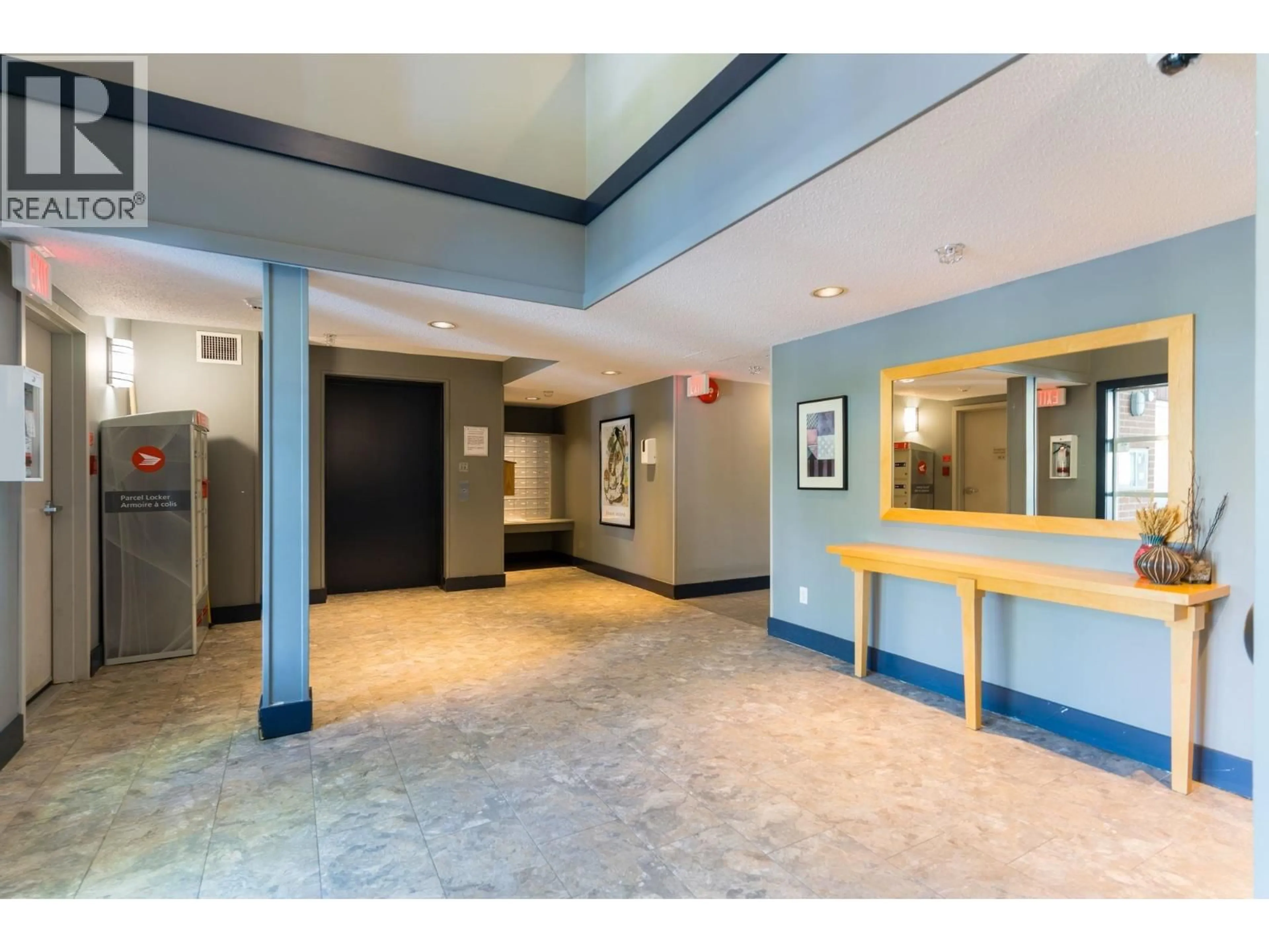 Indoor foyer for 112 - 147 1ST, North Vancouver British Columbia V7L1B2