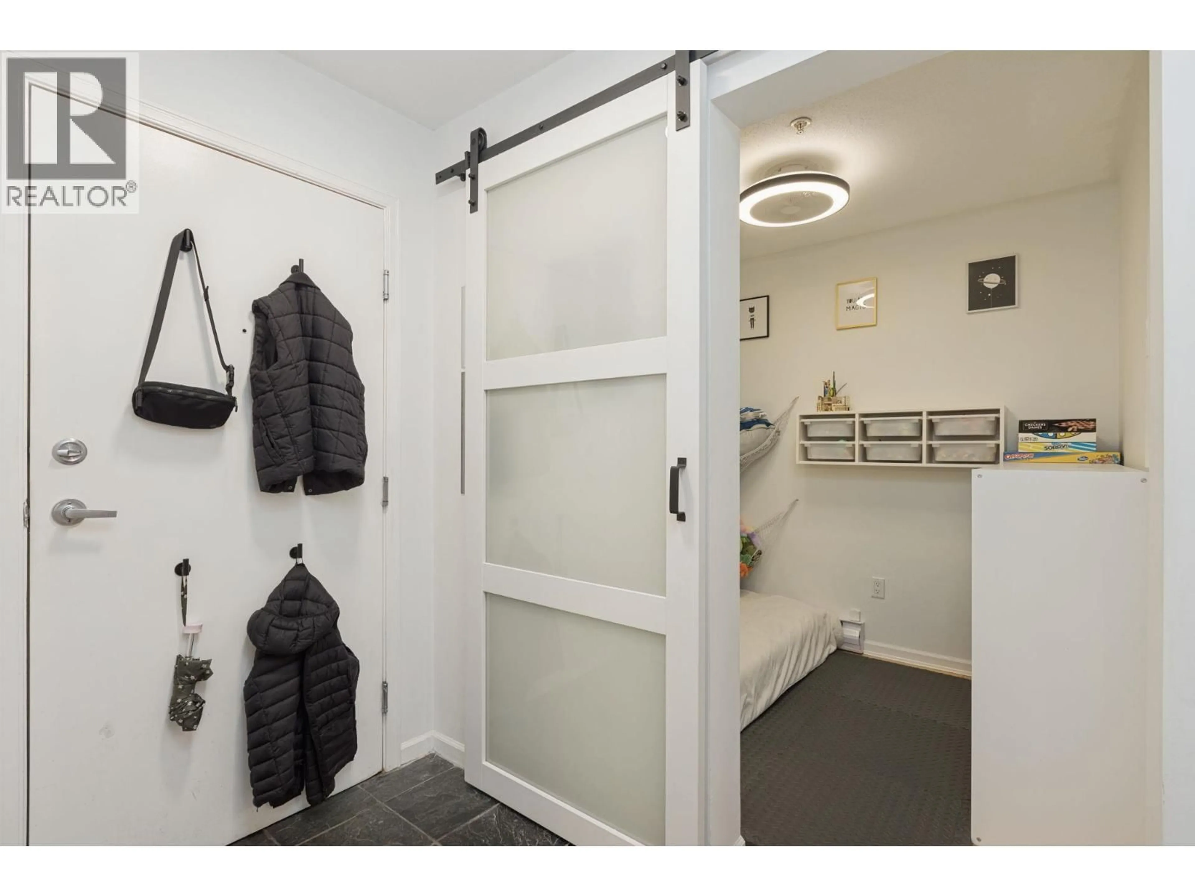 Indoor entryway for 112 - 147 1ST, North Vancouver British Columbia V7L1B2