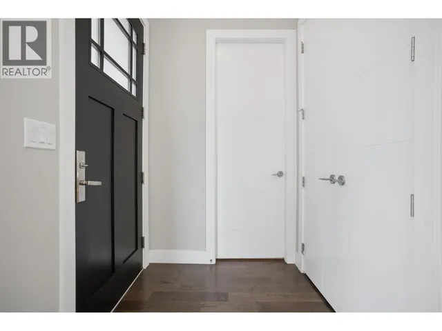 2020 CARSON COURT, North Vancouver 3
