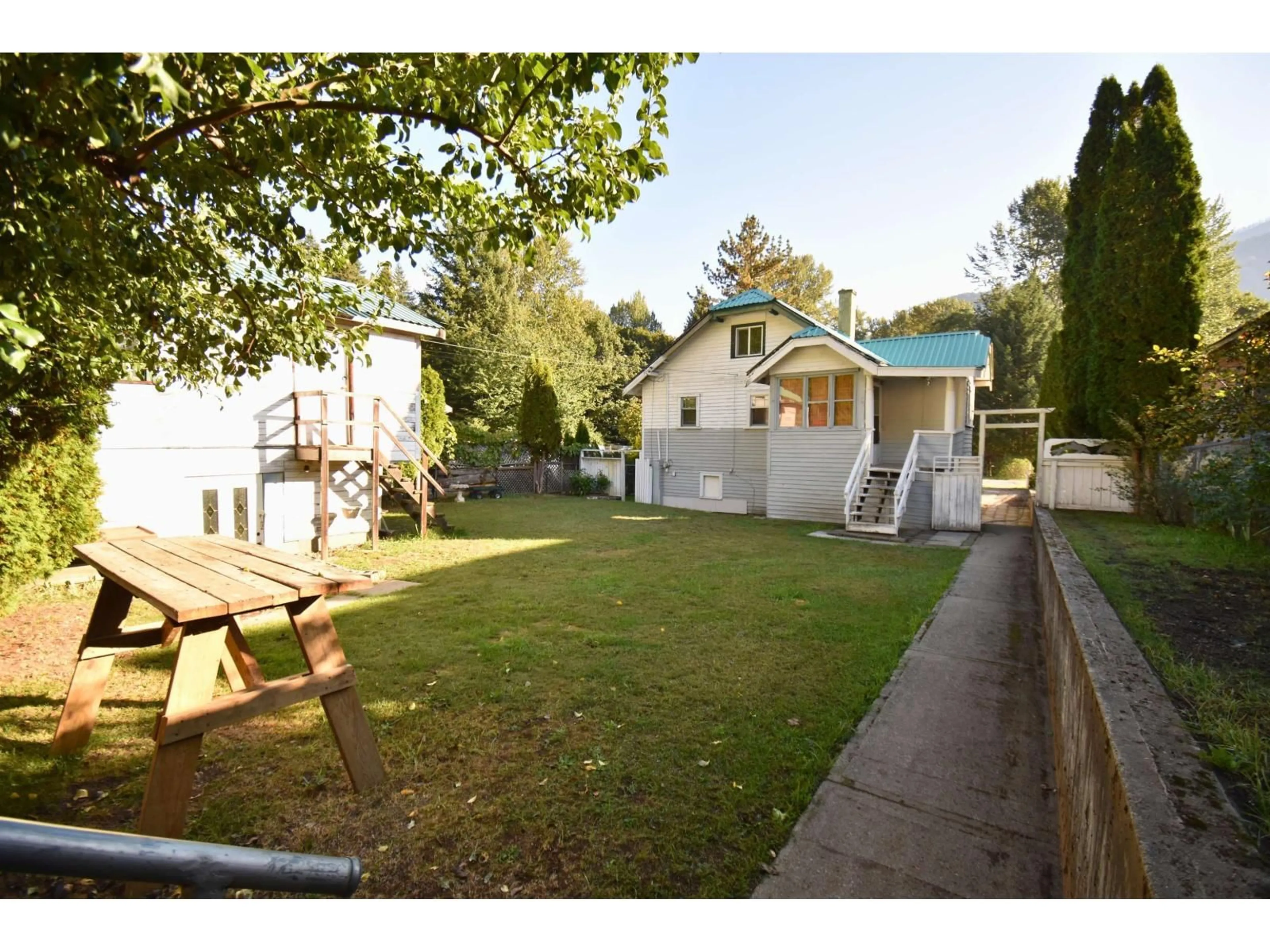 Patio, street for 48813 CHAUMOX ROAD, Boston Bar / Lytton British Columbia V0K1C1