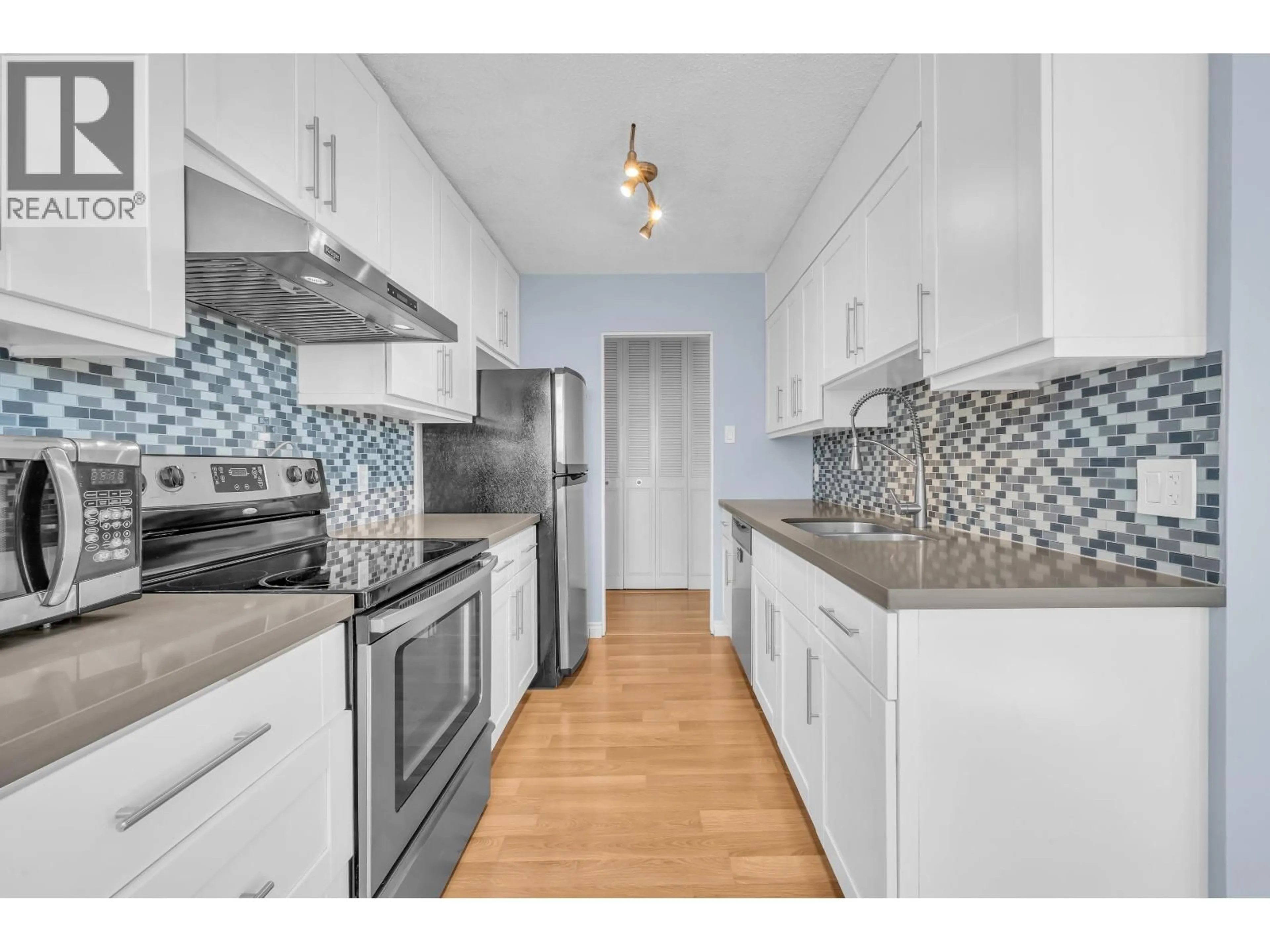 Standard kitchen, unknown for 1206 - 4160 SARDIS STREET, Burnaby British Columbia V5H1K2