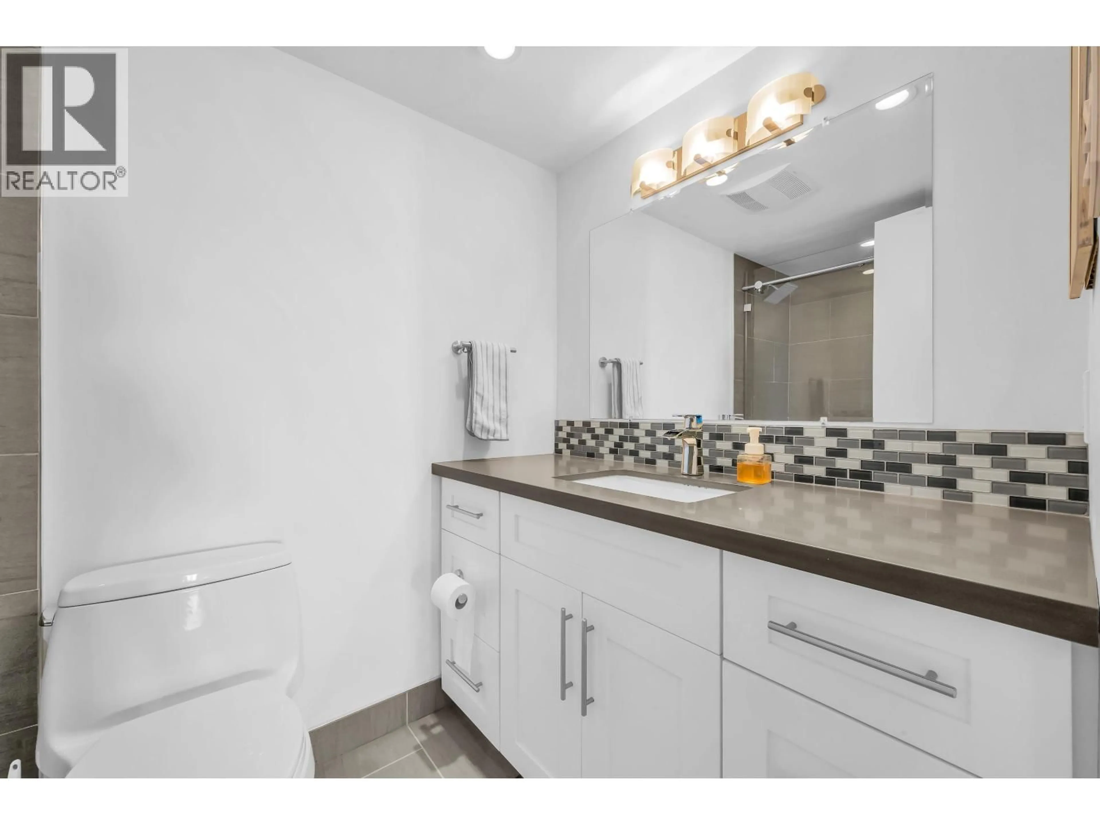 Standard bathroom, ceramic/tile floor for 1206 - 4160 SARDIS STREET, Burnaby British Columbia V5H1K2