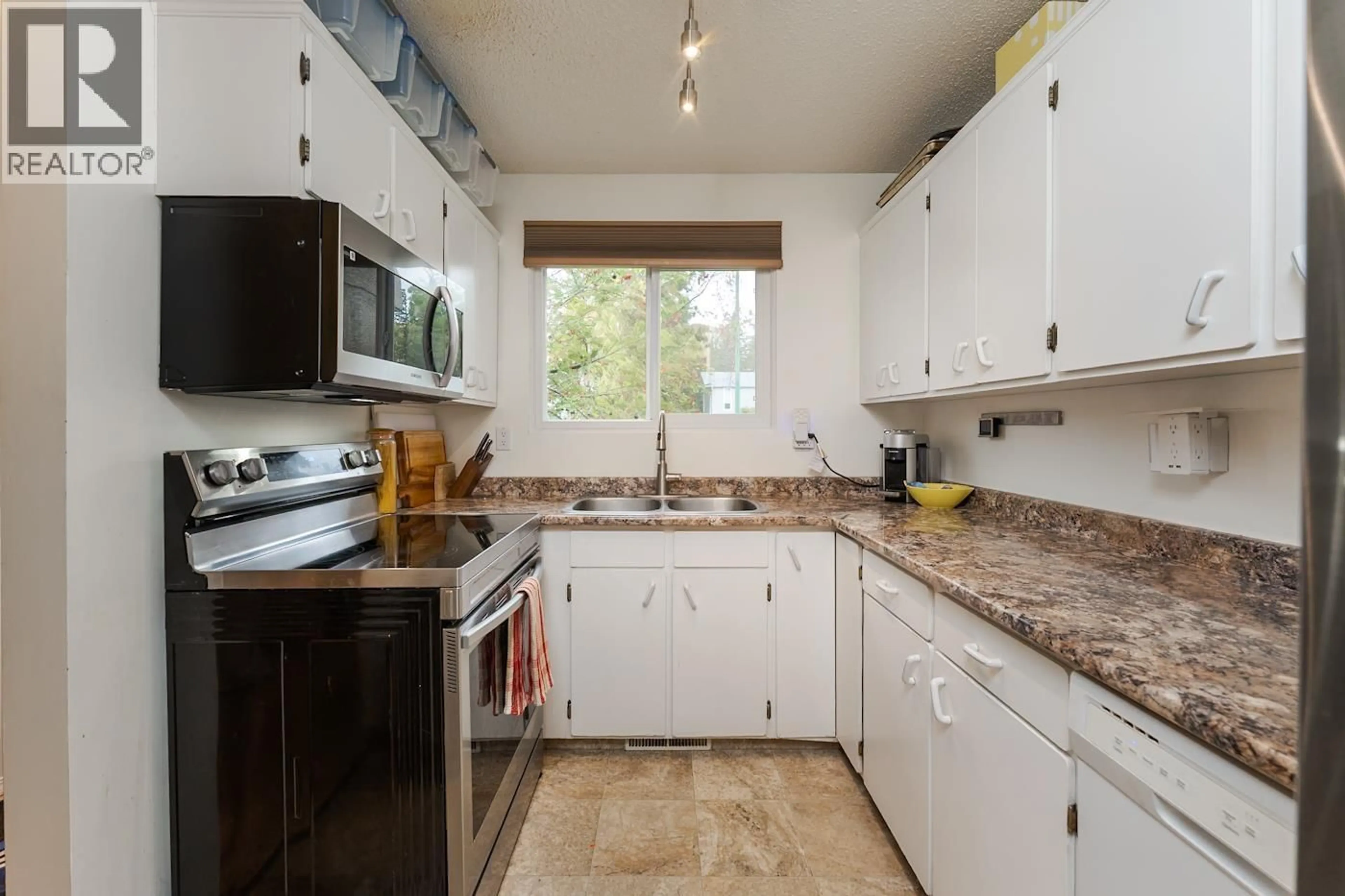 Standard kitchen, unknown for 7843 ROCHESTER CRESCENT, Prince George British Columbia V2N3V7