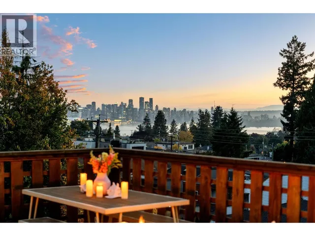 1952 CHESTERFIELD AVENUE, North Vancouver 3