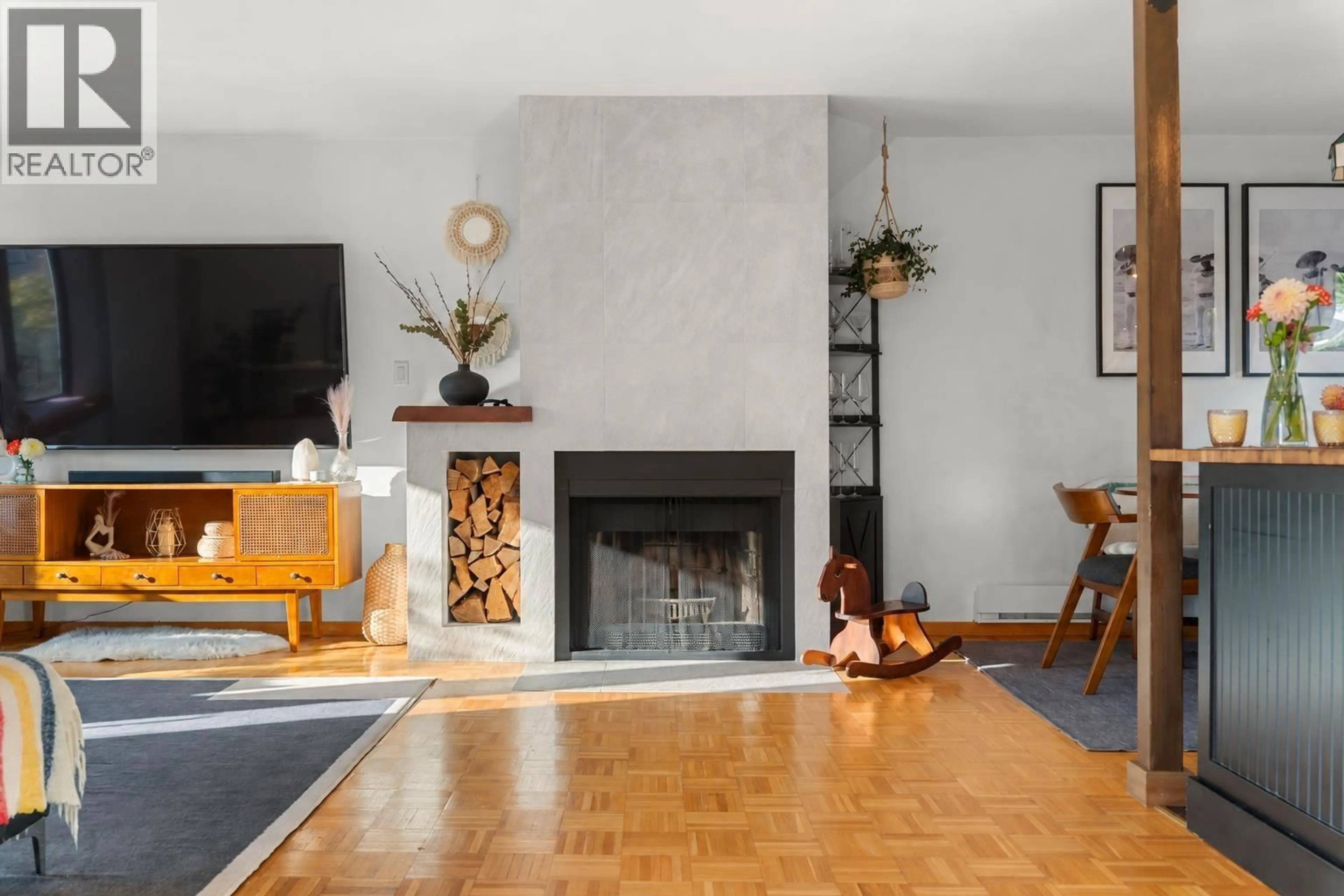 Living room with furniture, unknown for 1952 CHESTERFIELD AVENUE, North Vancouver British Columbia V7M2P5