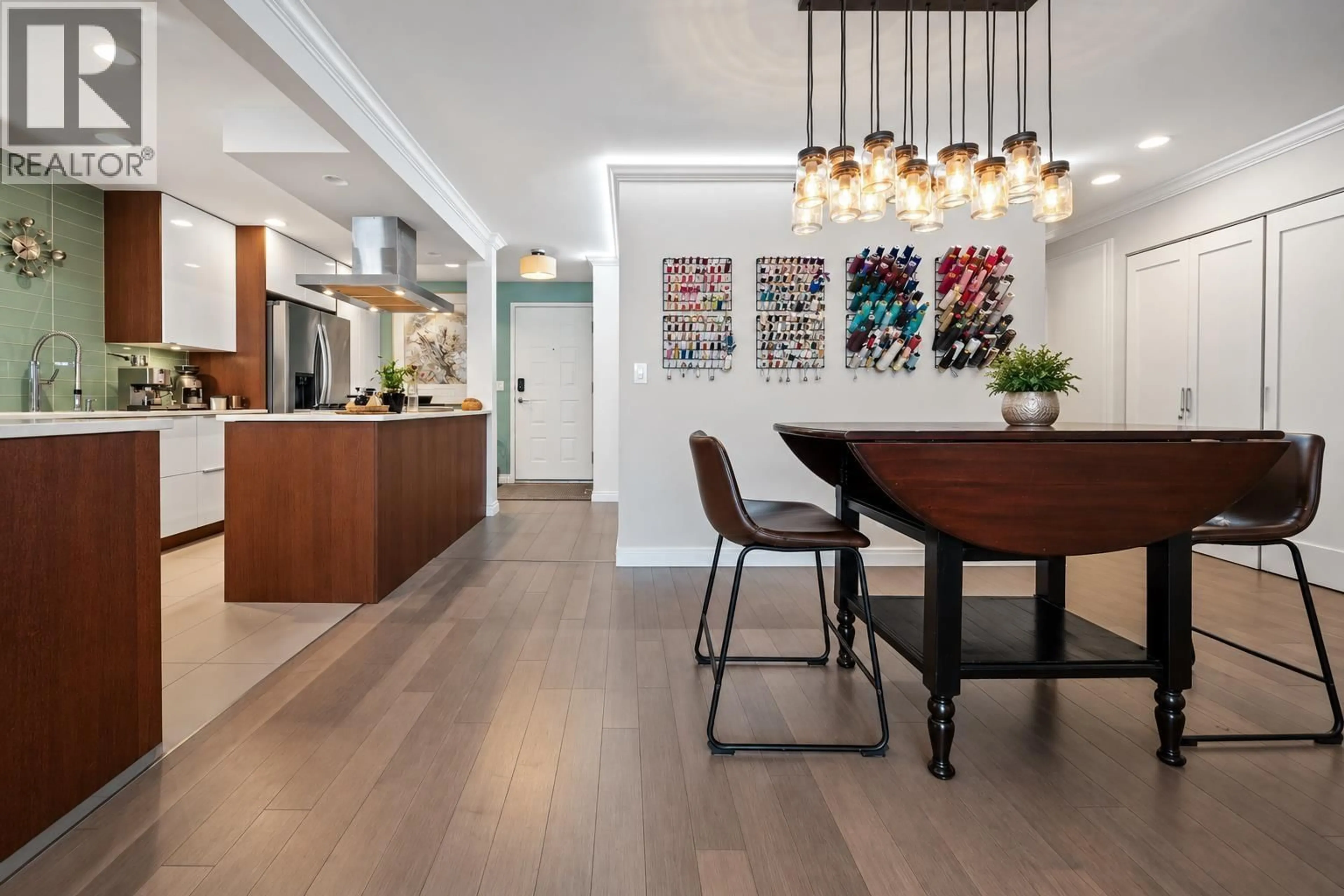 Open concept kitchen, wood/laminate floor for 6 - 1234 7TH AVENUE, Vancouver British Columbia V6H1B6