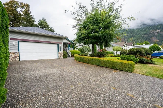 225 BALSAM AVENUE, Harrison Hot Springs 2