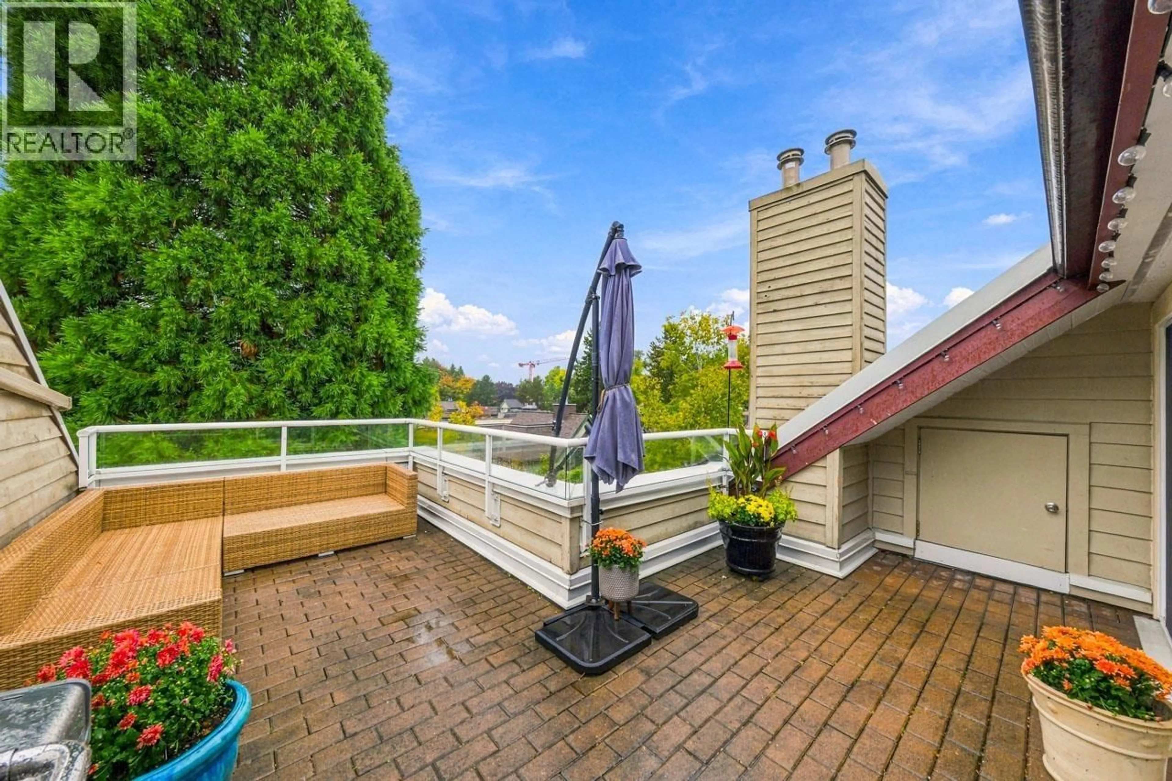 Patio, water/lake/river/ocean view for 402 - 3441 CURLE AVENUE, Burnaby British Columbia V5G4P4