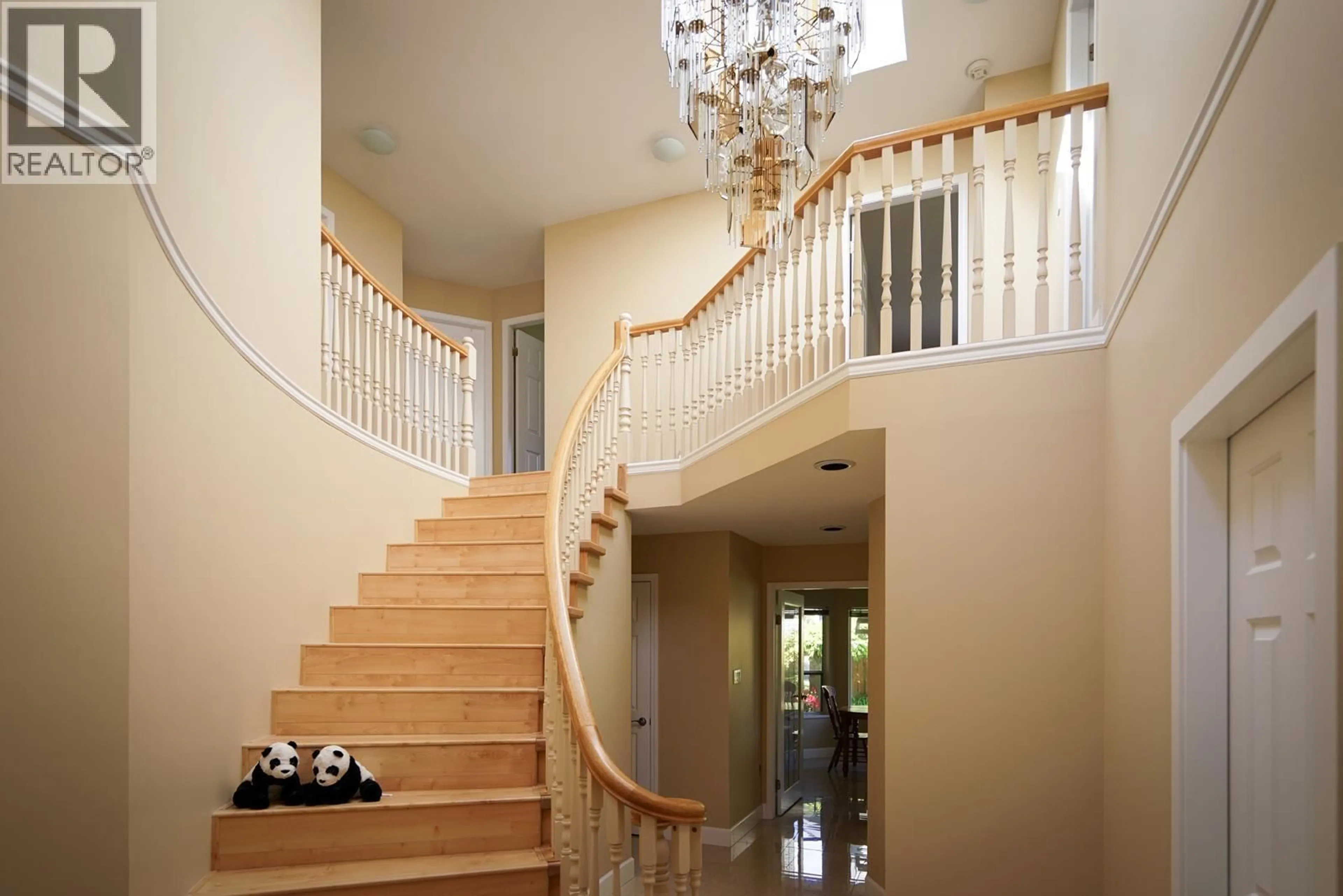 Indoor foyer for 9311 CUNNINGHAM PLACE, Richmond British Columbia V6X3N7