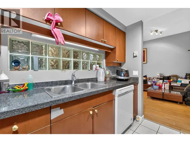 TH108 - 1288 MARINASIDE CRESCENT, Vancouver 4