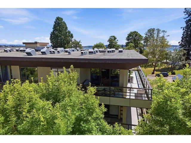 303 - 15747 MARINE DRIVE, White Rock 3