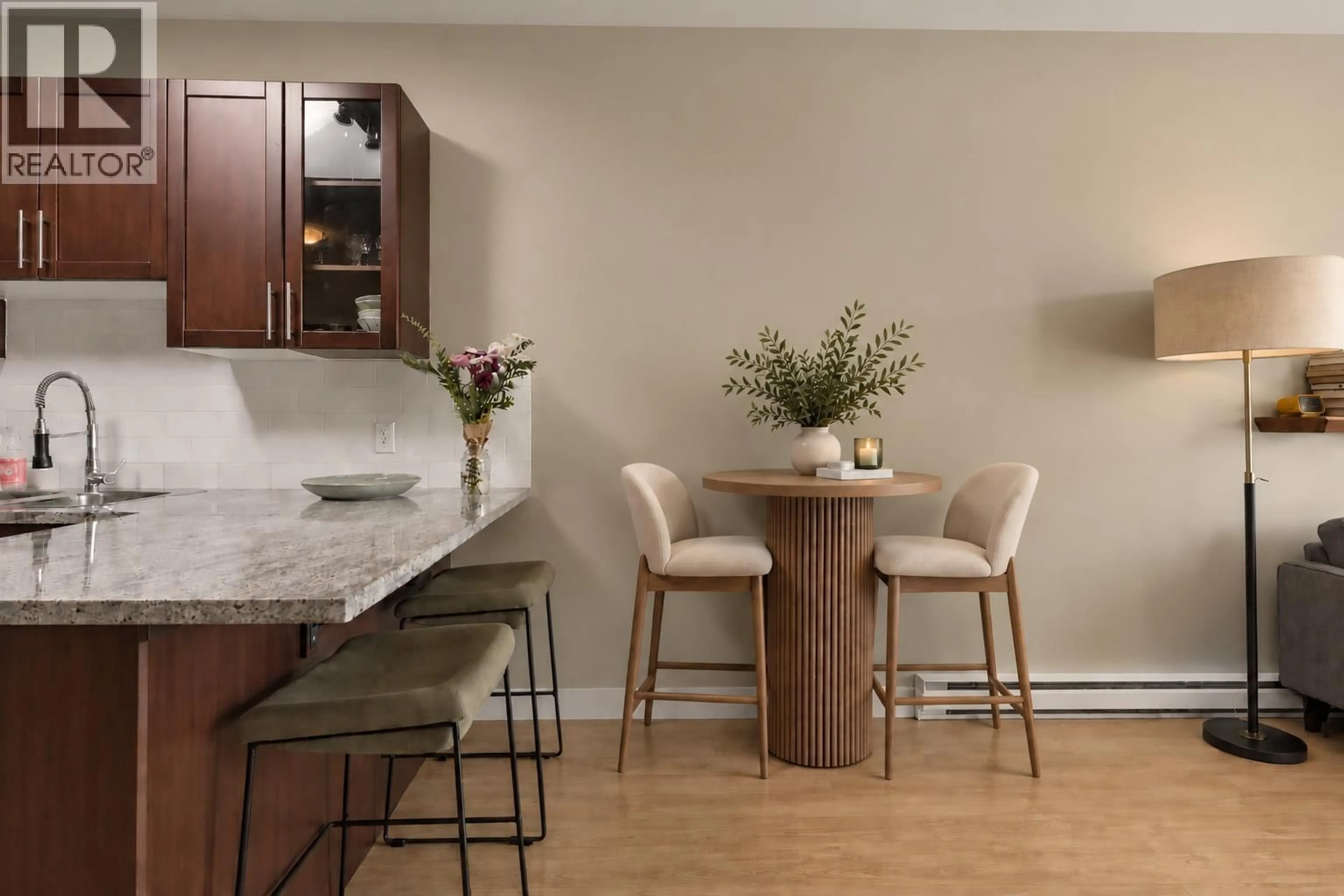 Open concept kitchen, wood/laminate floor for PH9 - 688 17TH AVENUE, Vancouver British Columbia V5V0A8