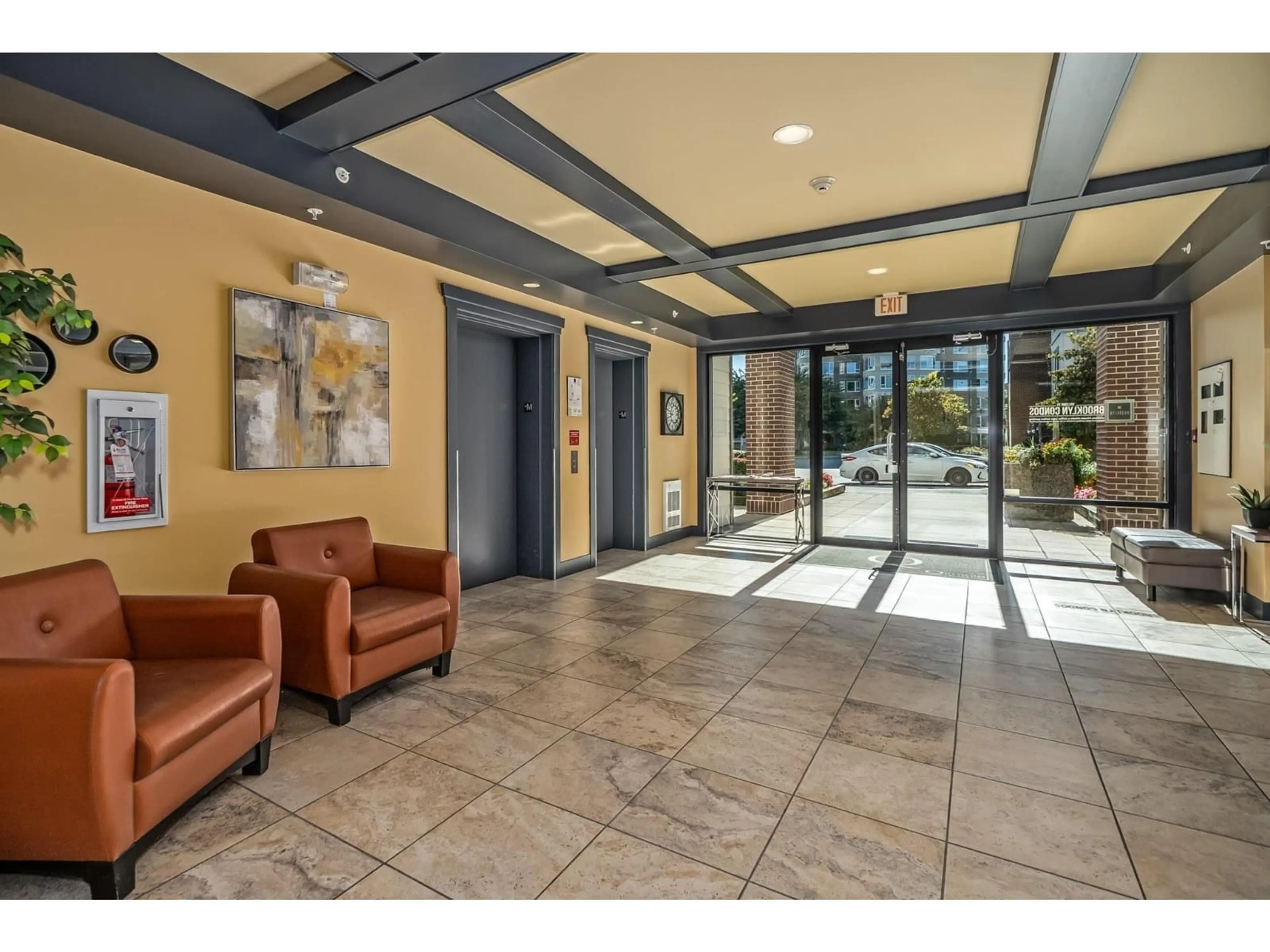 Indoor foyer for 403 - 3192 GLADWIN ROAD, Abbotsford British Columbia V2T6M9