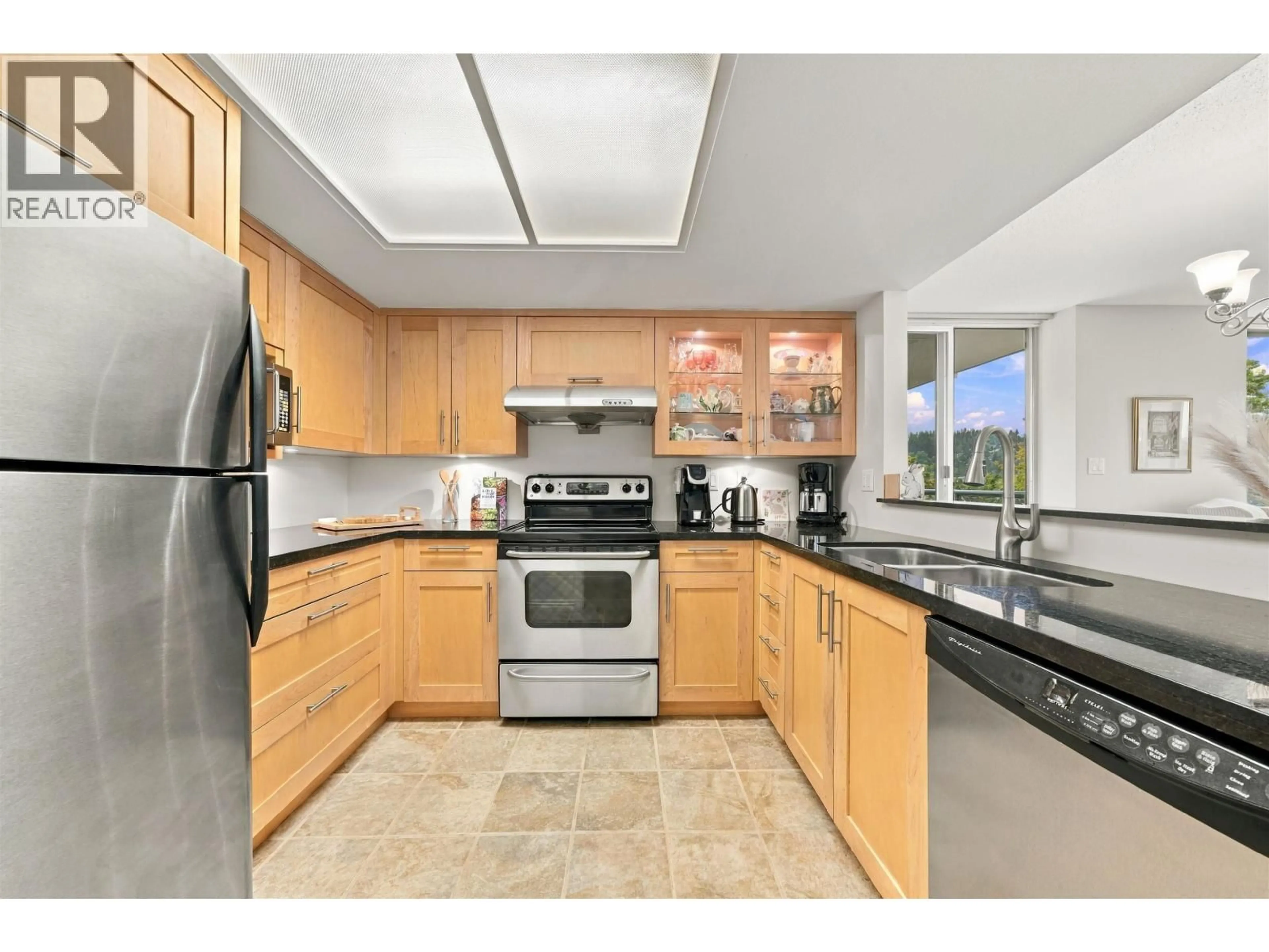 Standard kitchen, ceramic/tile floor for 904 - 200 NEWPORT DRIVE, Port Moody British Columbia V3H5B7