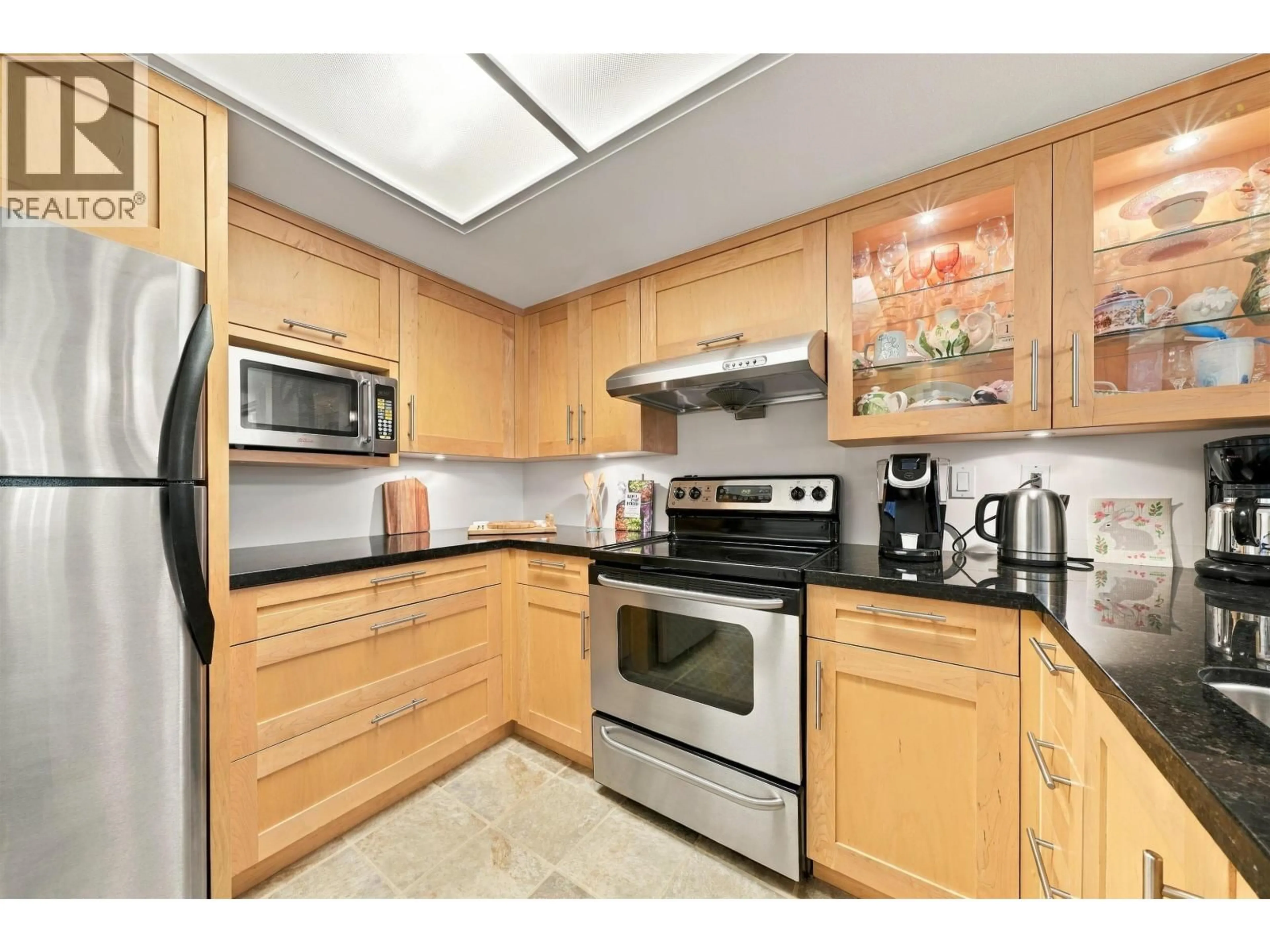 Standard kitchen, unknown for 904 - 200 NEWPORT DRIVE, Port Moody British Columbia V3H5B7