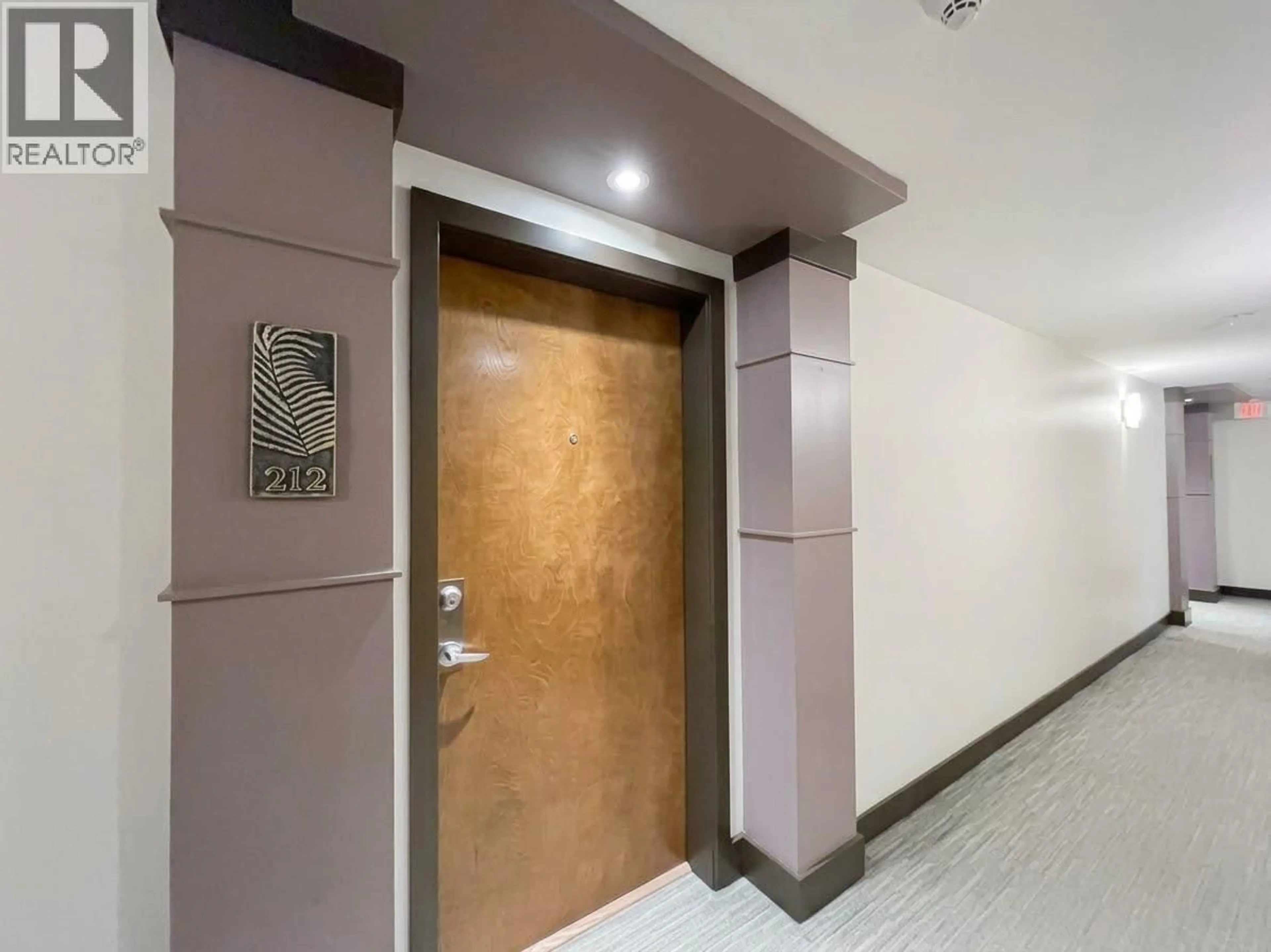 Indoor foyer for 212 - 2958 SILVER SPRINGS BOULEVARD, Coquitlam British Columbia V3E3R9
