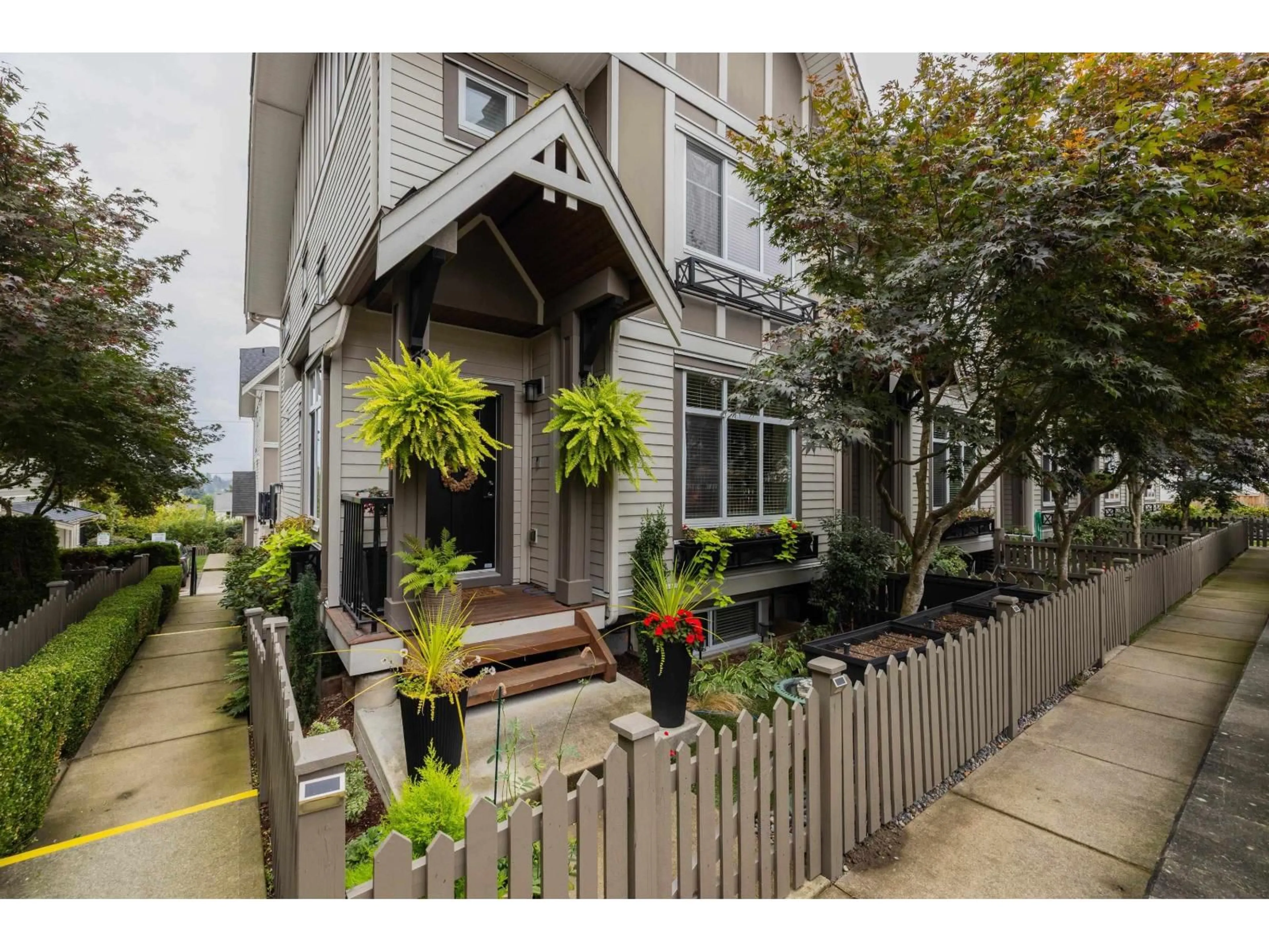 Patio, street for 34 - 6588 195A AVENUE, Surrey British Columbia V4N6N5