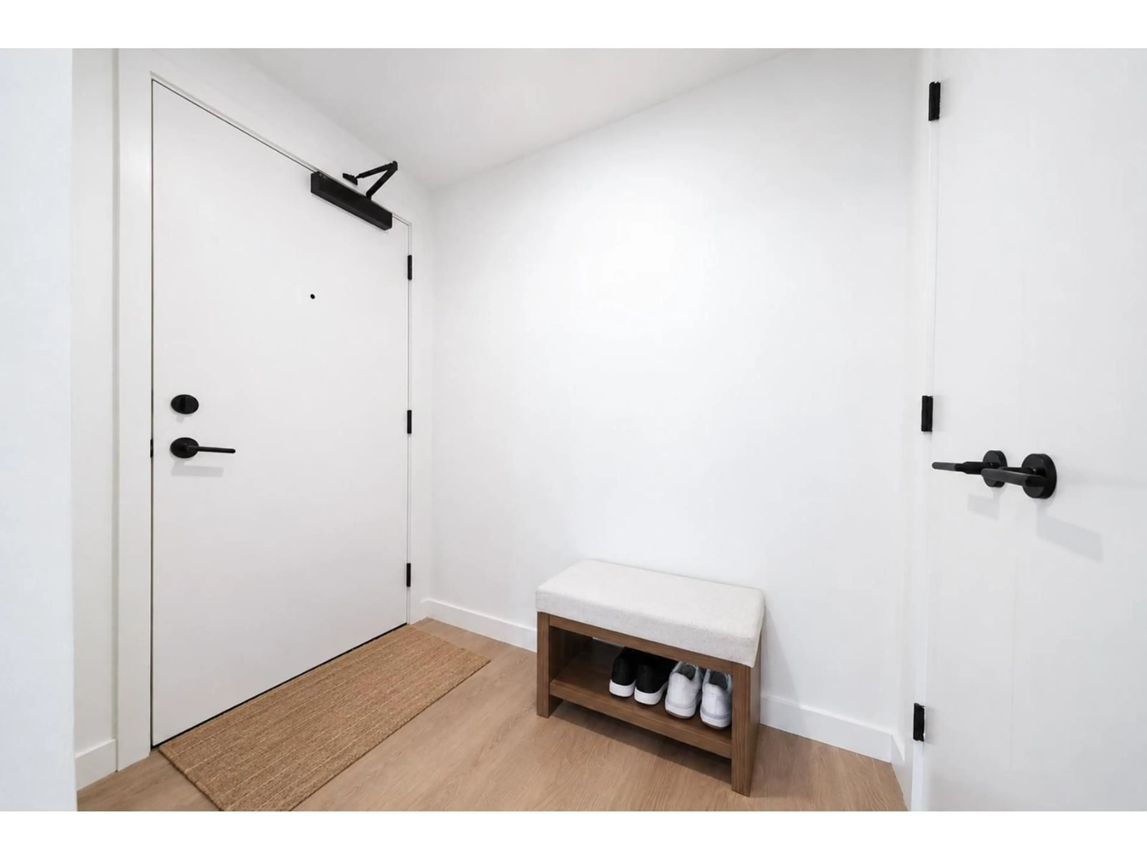 Indoor entryway for 2410 - 10448 UNIVERSITY DRIVE, Surrey British Columbia V3T0S7