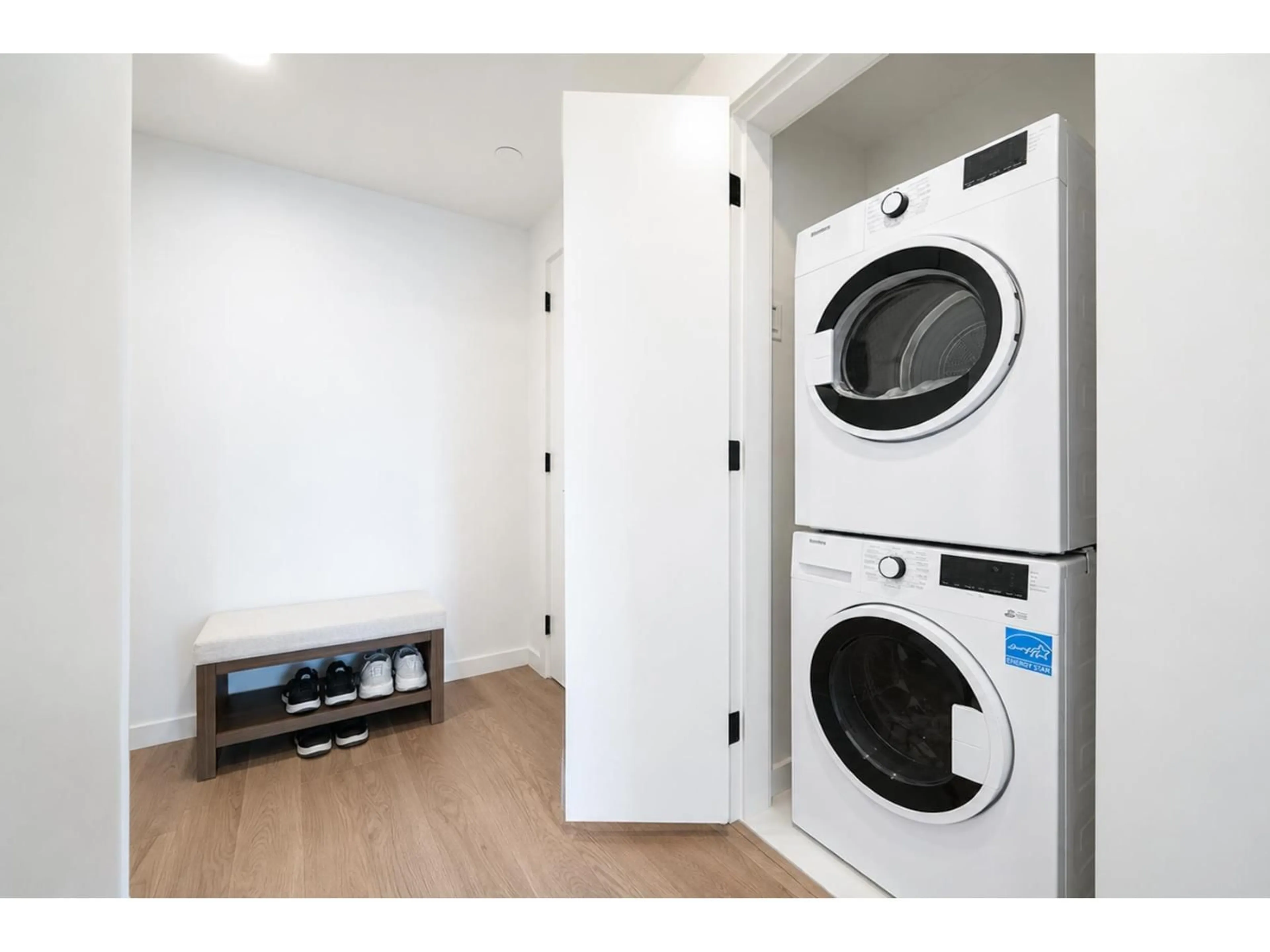 Laundry room for 2410 - 10448 UNIVERSITY DRIVE, Surrey British Columbia V3T0S7