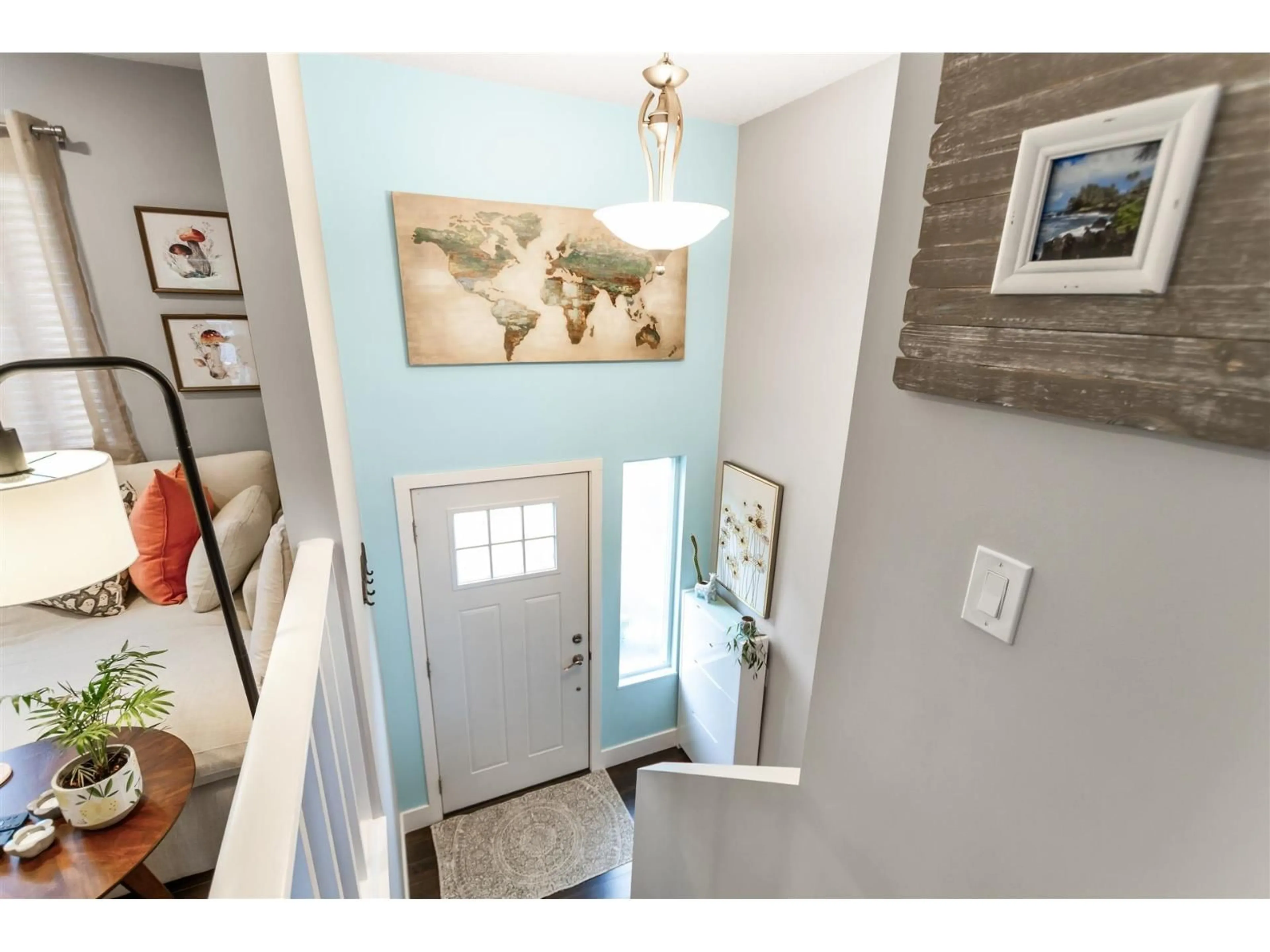 Indoor entryway for 26861 33 AVENUE, Langley British Columbia V4W3G6
