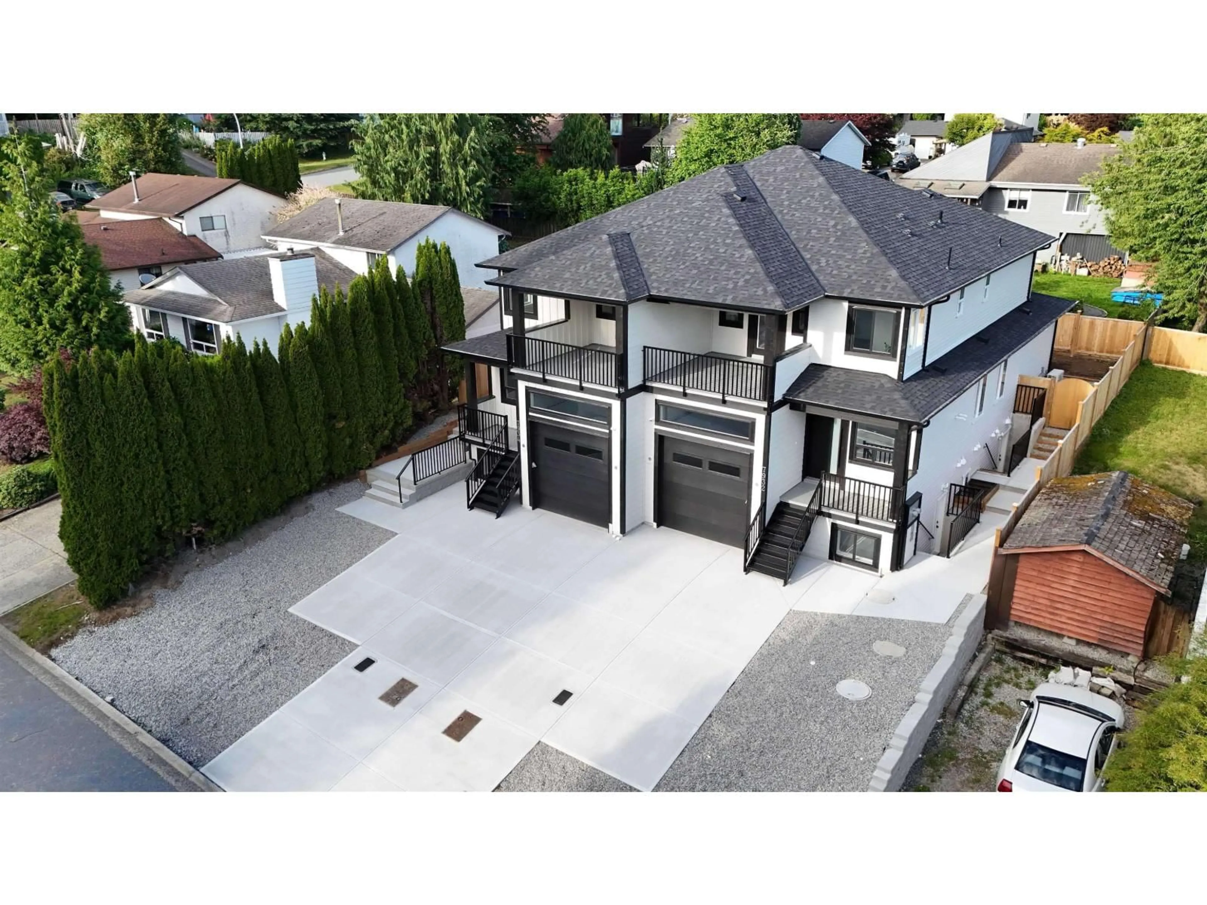 A pic from outside/outdoor area/front of a property/back of a property/a pic from drone, street for 7932 HERON STREET, Mission British Columbia V2V6A1