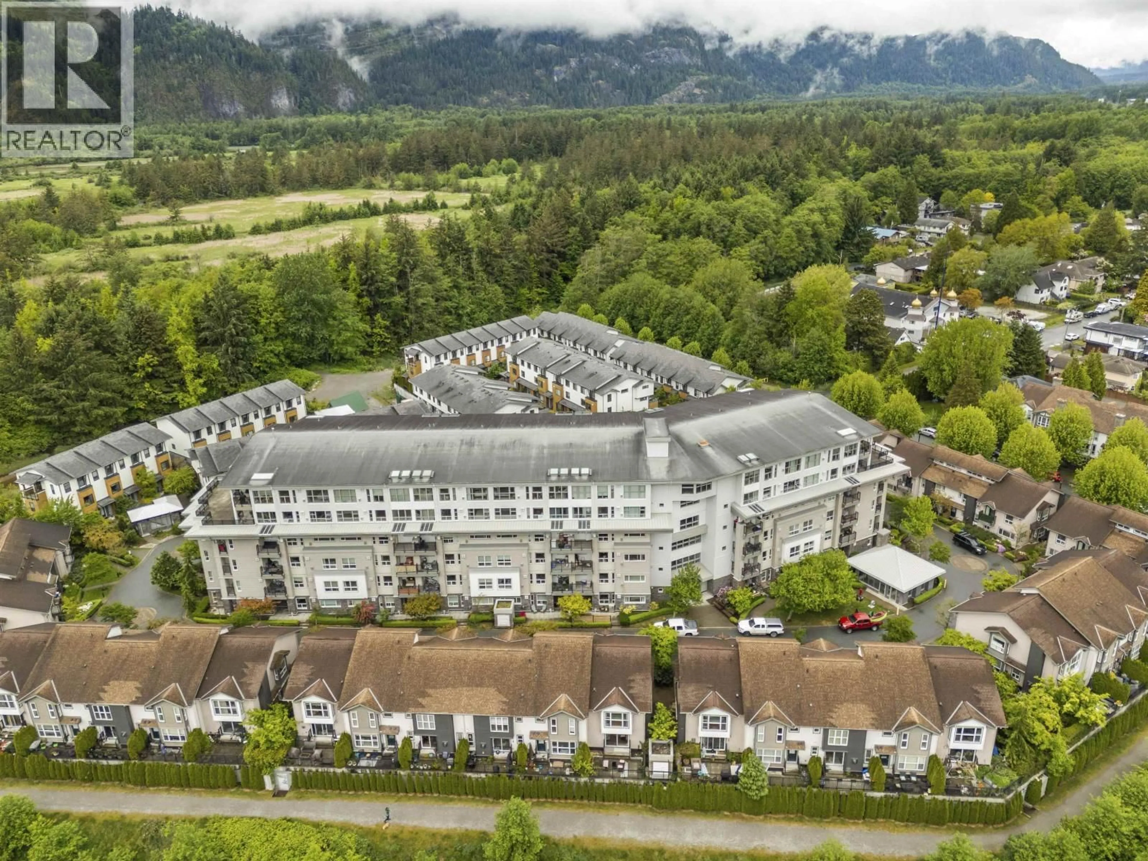 A pic from outside/outdoor area/front of a property/back of a property/a pic from drone, mountain view for 207 - 1212 MAIN STREET, Squamish British Columbia V8B0S1