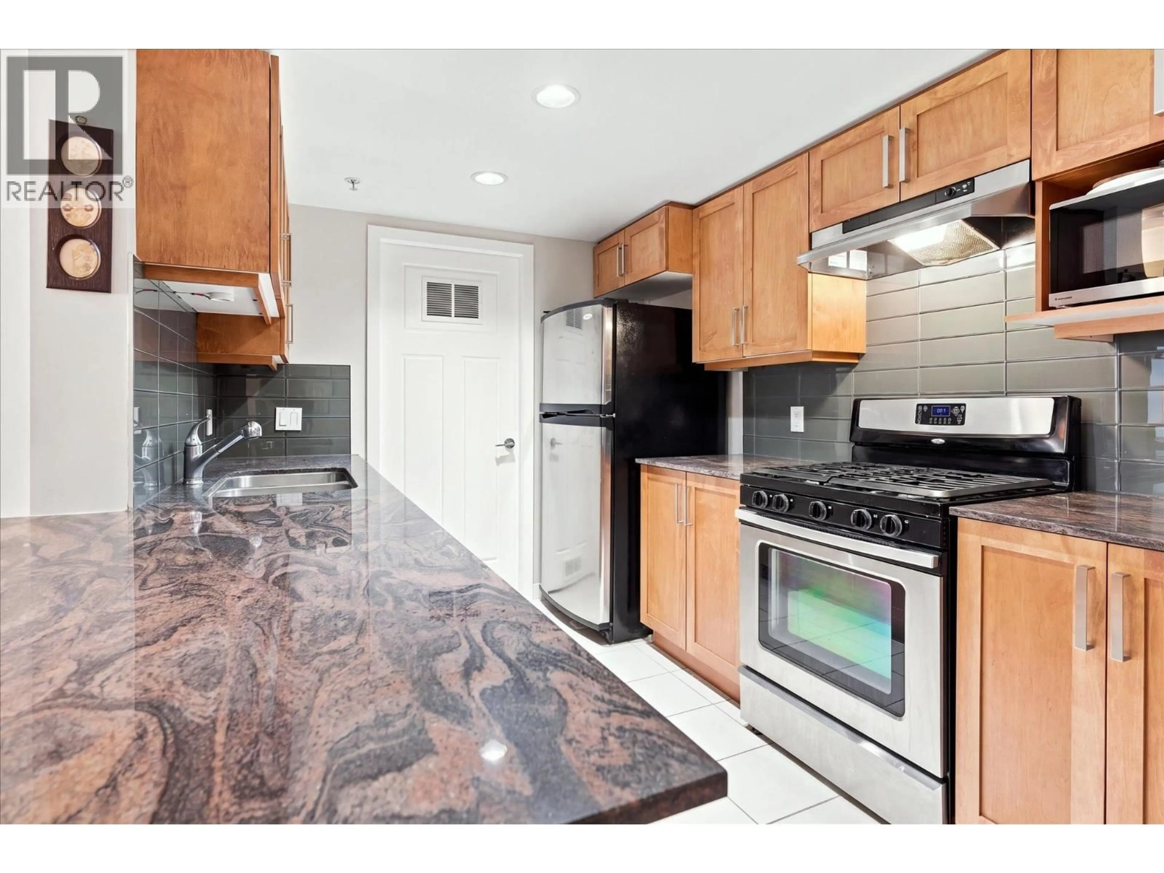 Standard kitchen, ceramic/tile floor for 207 - 1212 MAIN STREET, Squamish British Columbia V8B0S1
