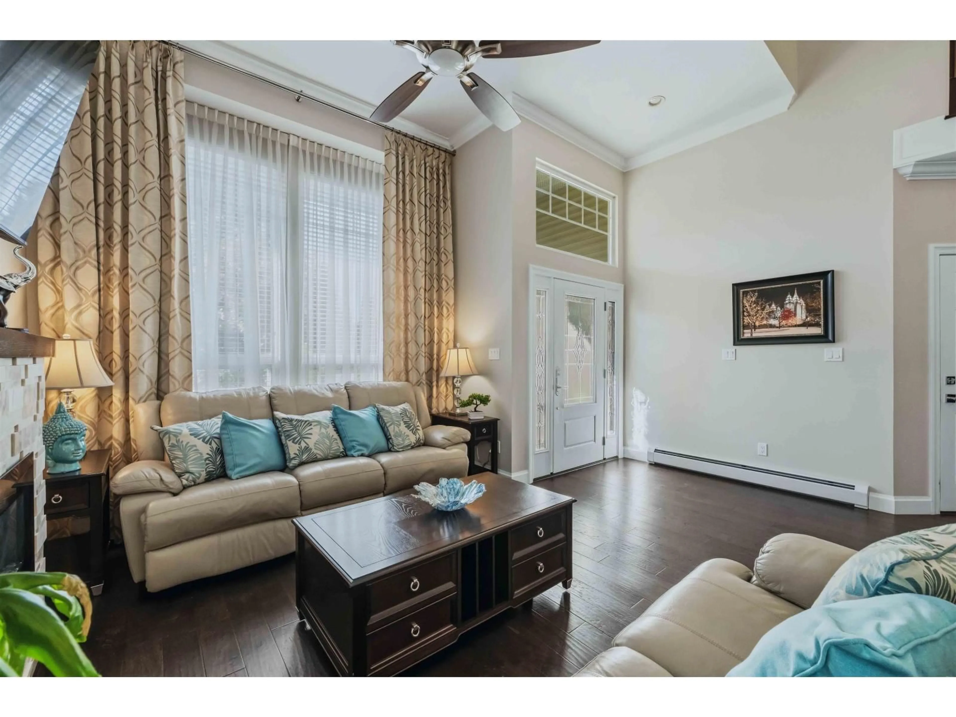 Living room with furniture, wood/laminate floor for 6276 132A STREET, Surrey British Columbia V3X3S4