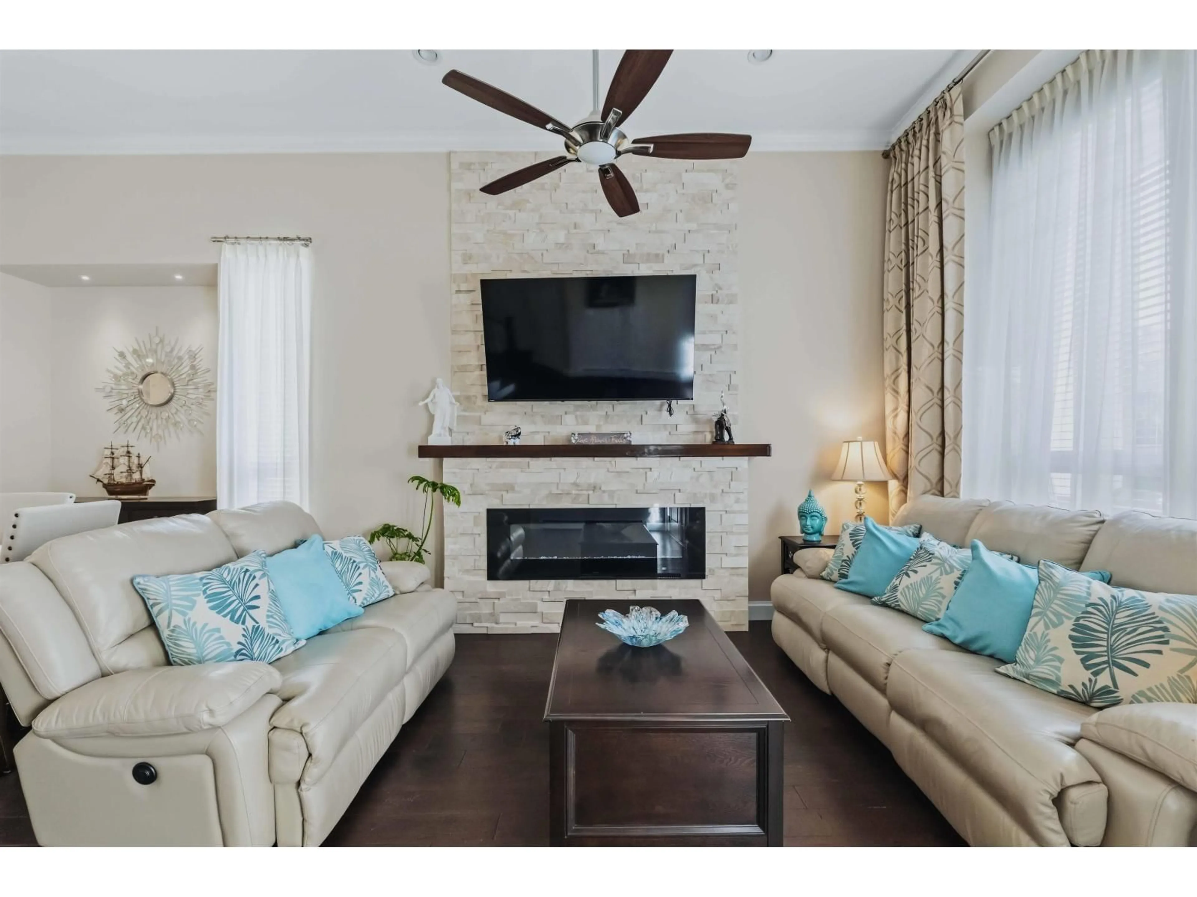 Living room with furniture, wood/laminate floor for 6276 132A STREET, Surrey British Columbia V3X3S4