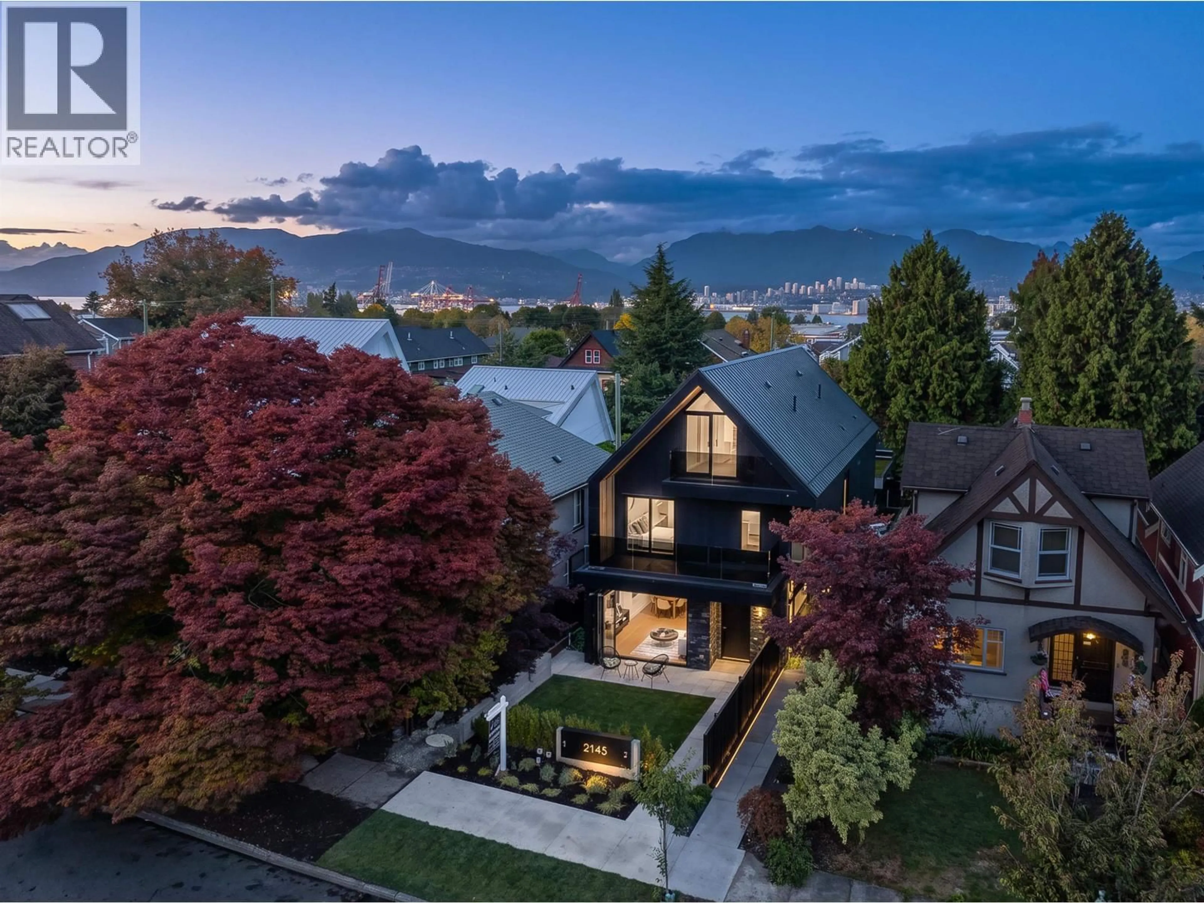A pic from outside/outdoor area/front of a property/back of a property/a pic from drone, mountain view for 2 - 2145 NAPIER STREET, Vancouver British Columbia V5L2P1