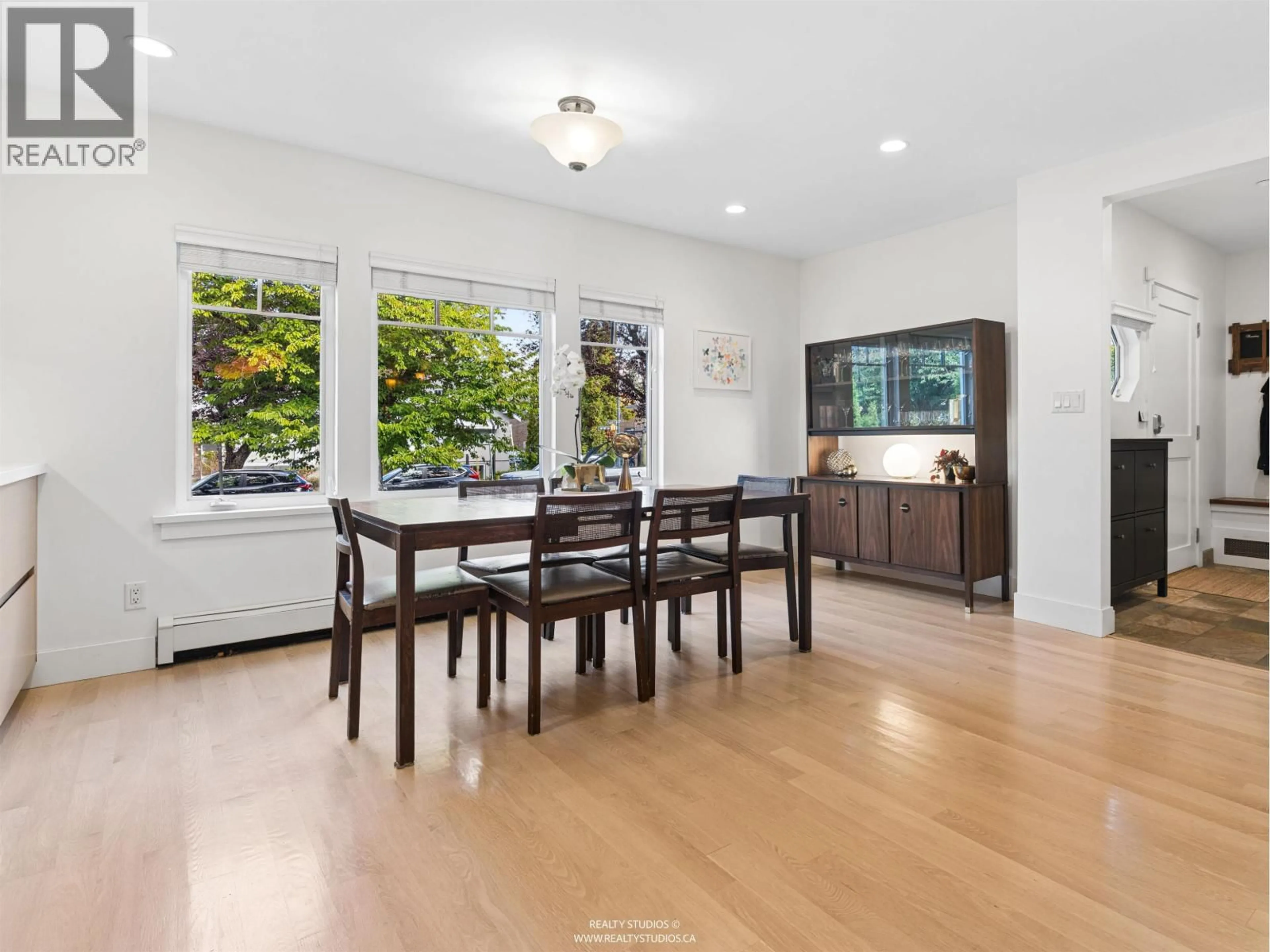 Dining room, wood/laminate floor for 558 19TH AVENUE, Vancouver British Columbia V5Z1V6