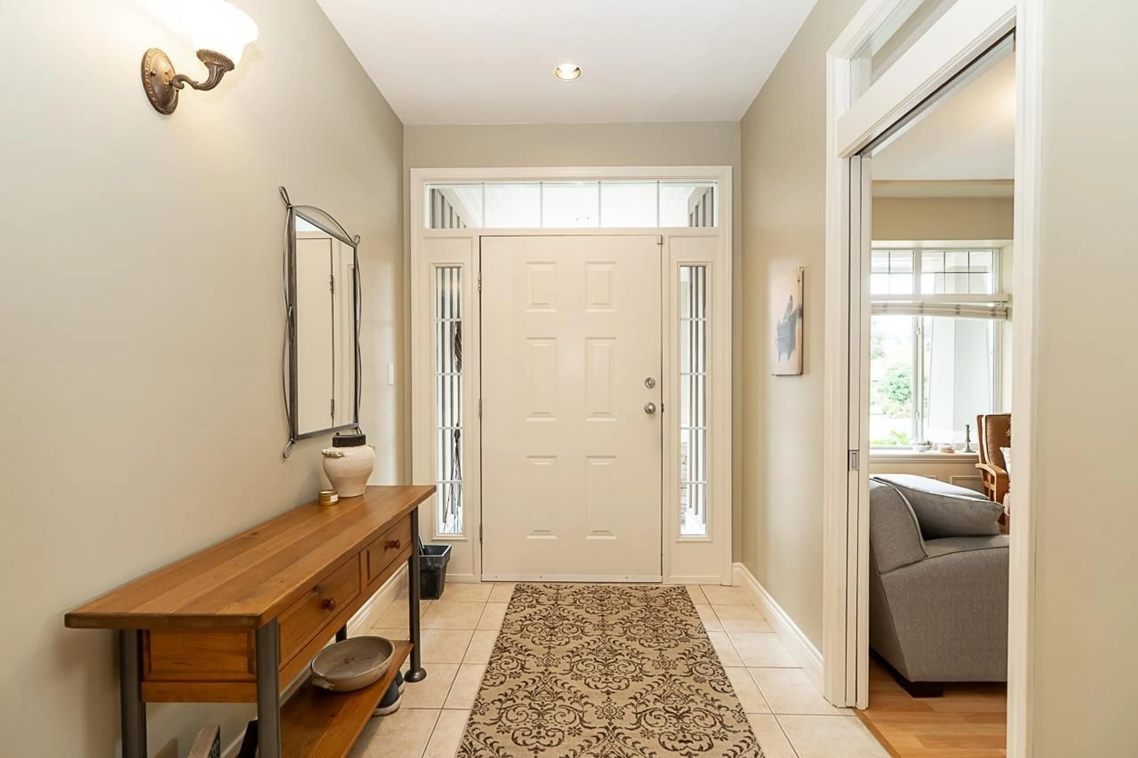 Indoor entryway for 14690 73 AVENUE, Surrey British Columbia V3S9J8
