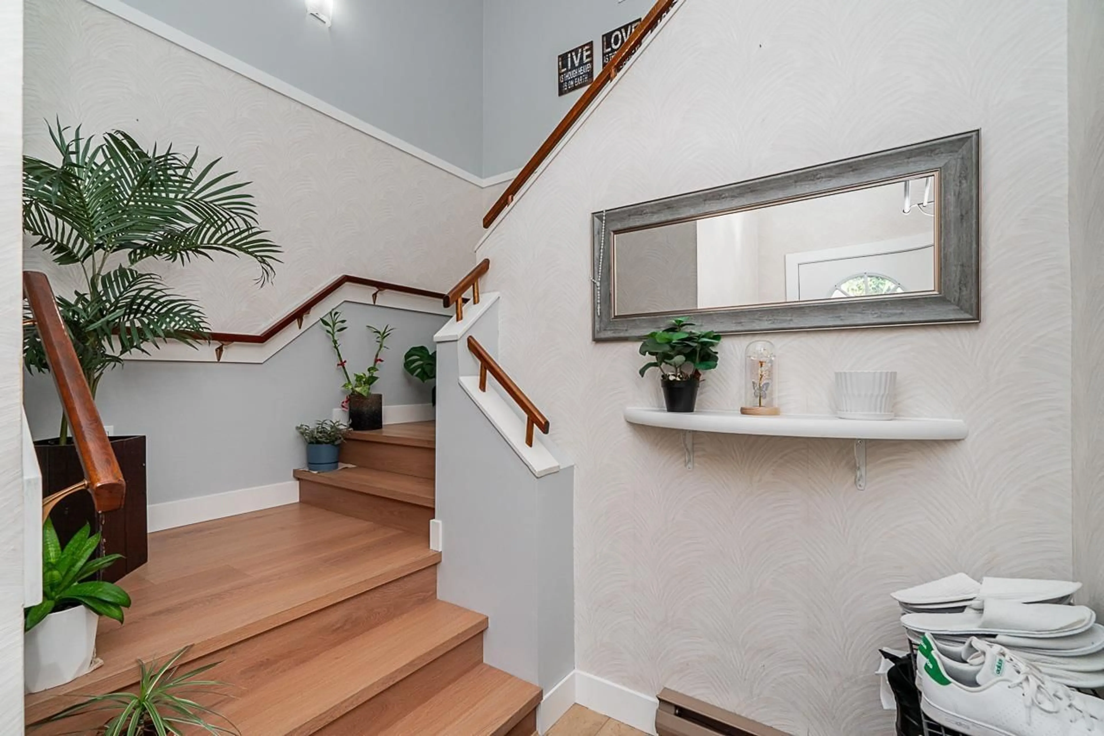 Indoor foyer for 51 - 14840 100 AVENUE, Surrey British Columbia V3R9M3