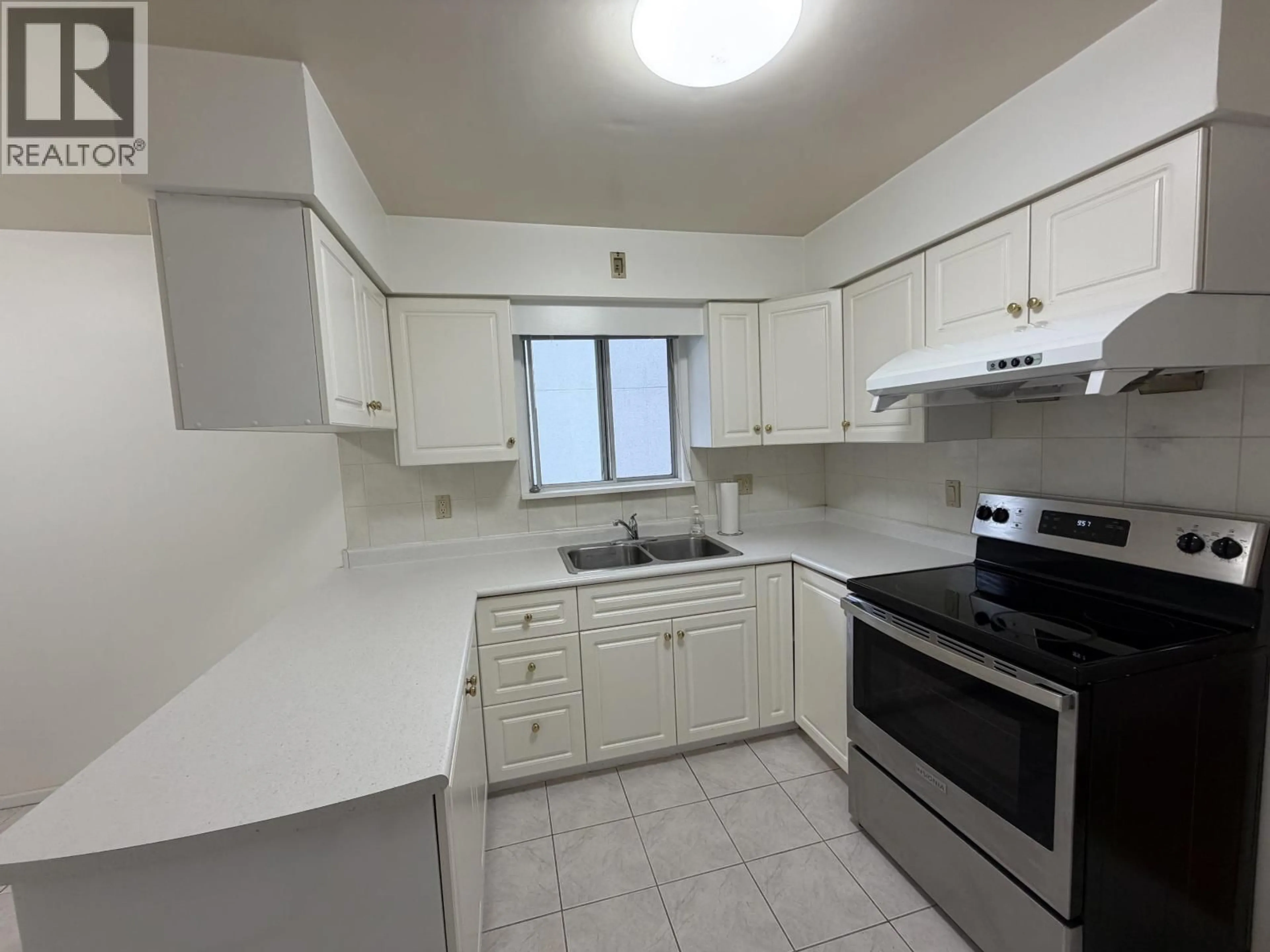 Standard kitchen, unknown for 77 W 62ND AVENUE, Vancouver British Columbia V5X2C9