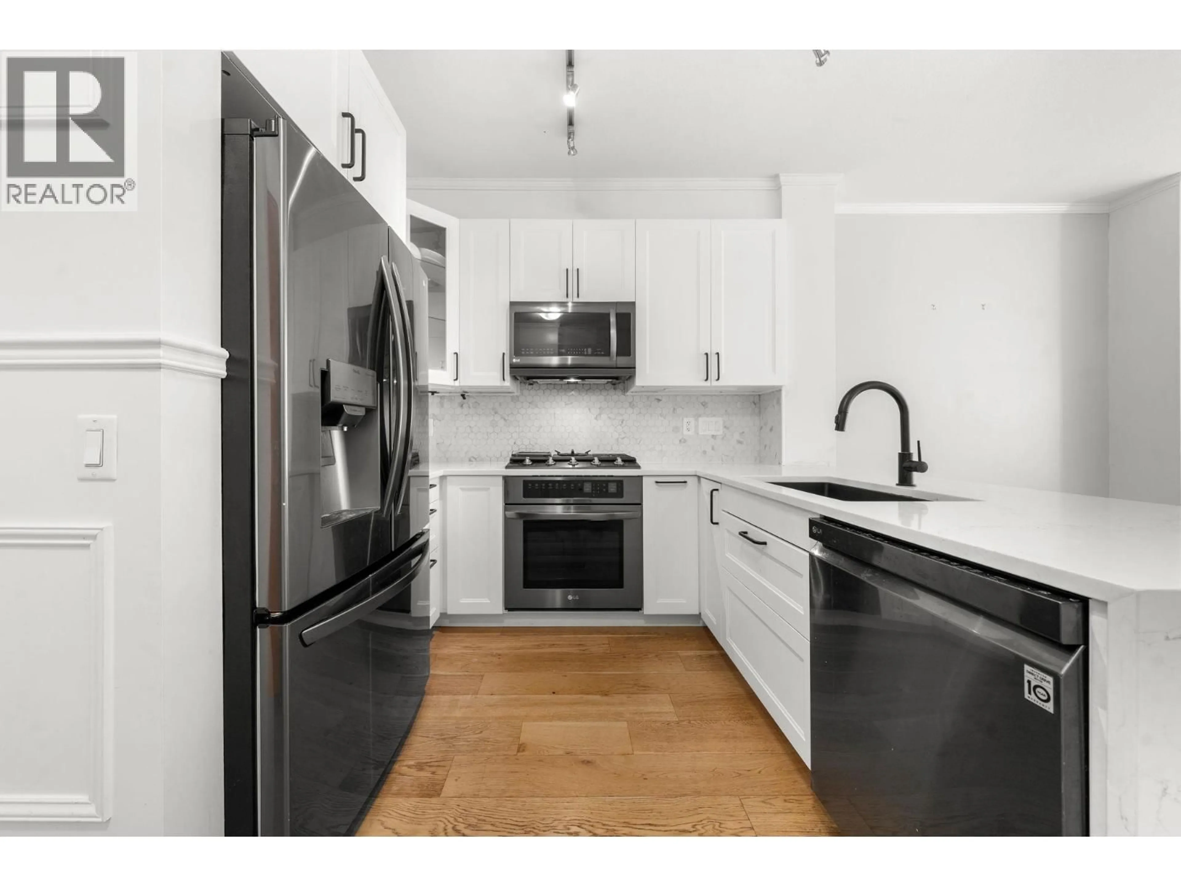 Standard kitchen, unknown for 417 - 119 22ND STREET, North Vancouver British Columbia V7M0B4