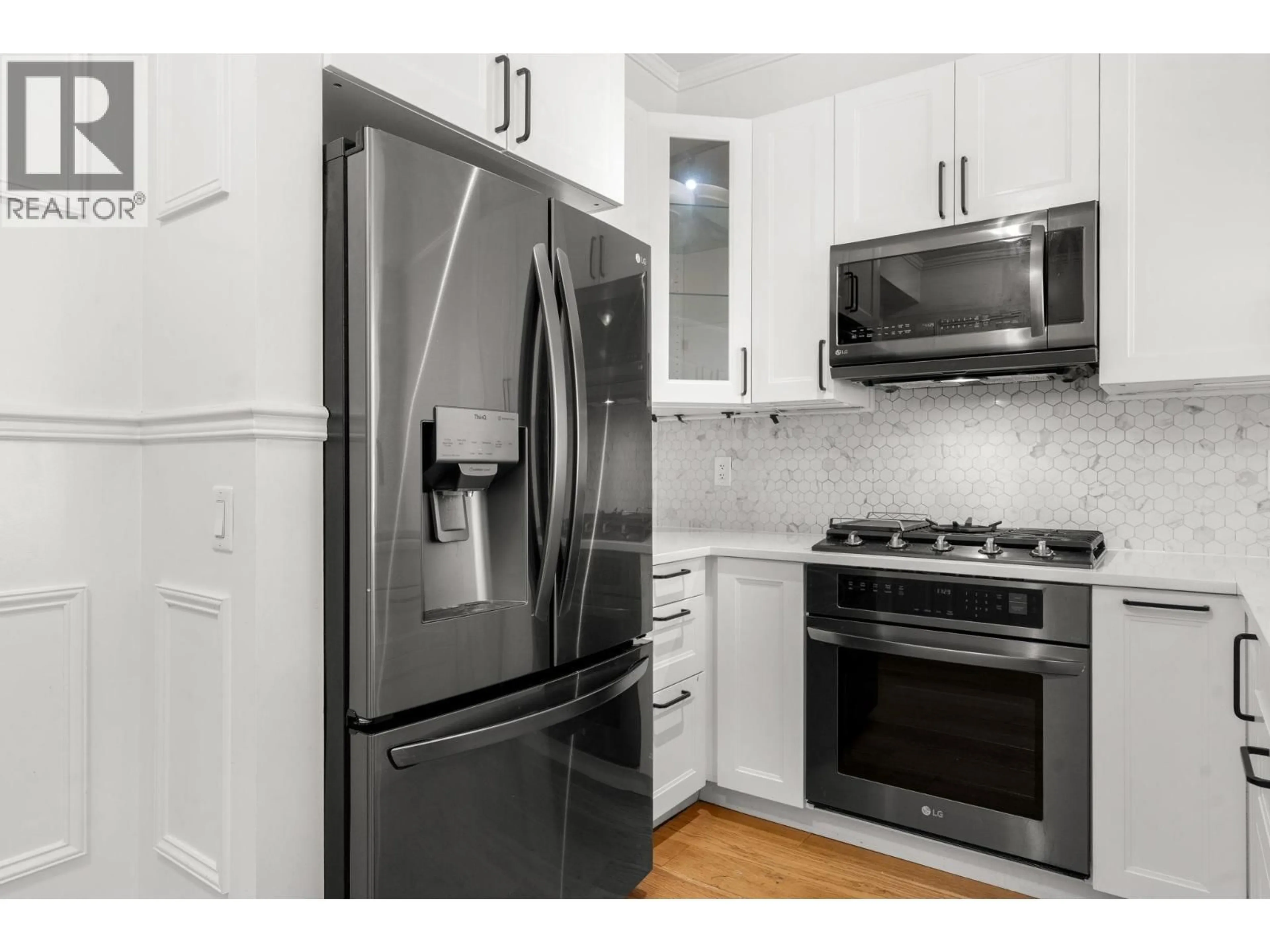 Standard kitchen, unknown for 417 - 119 22ND STREET, North Vancouver British Columbia V7M0B4