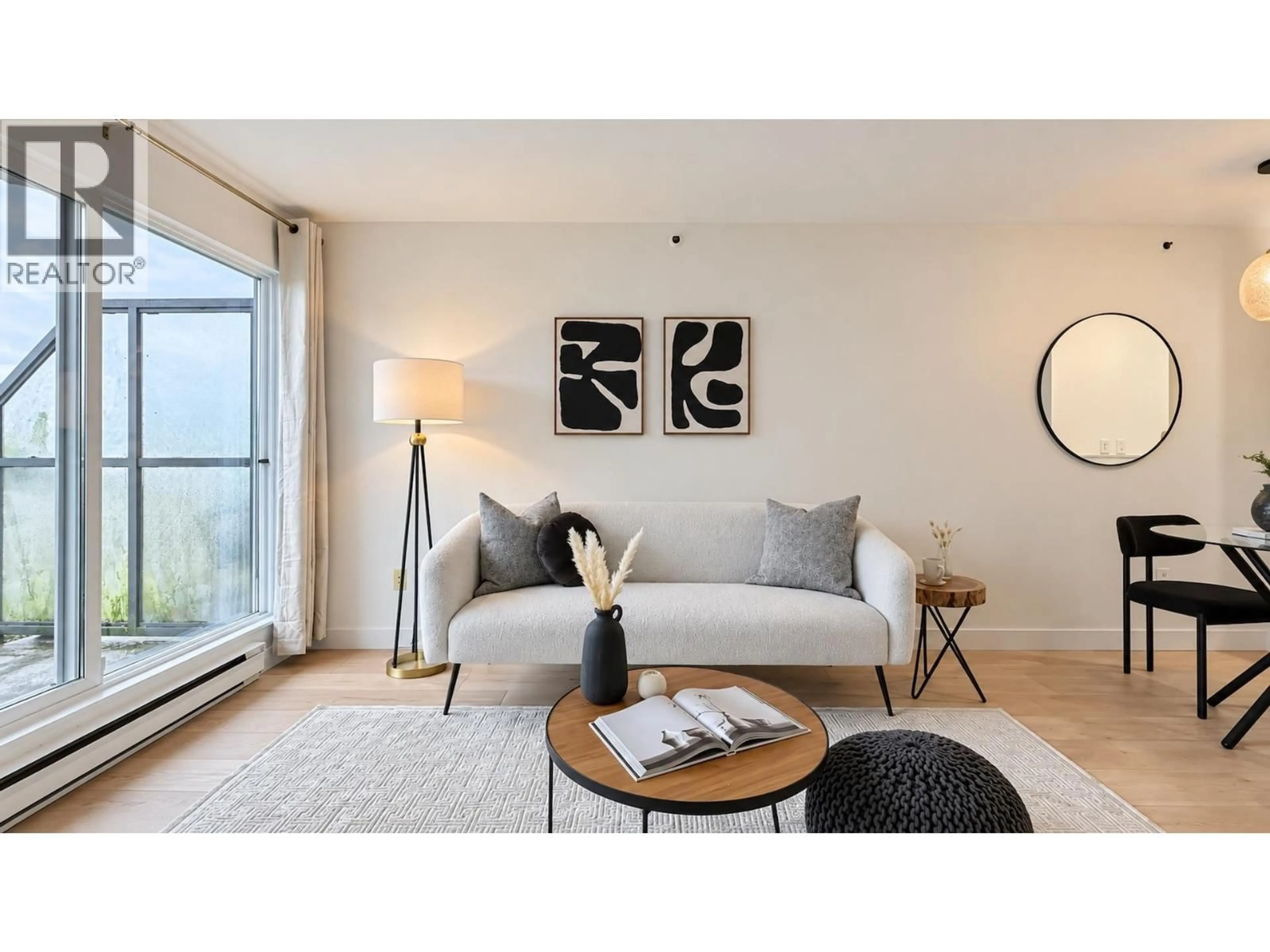 Living room with furniture, wood/laminate floor for 10 - 1355 4TH AVENUE, Vancouver British Columbia V6H3Y8